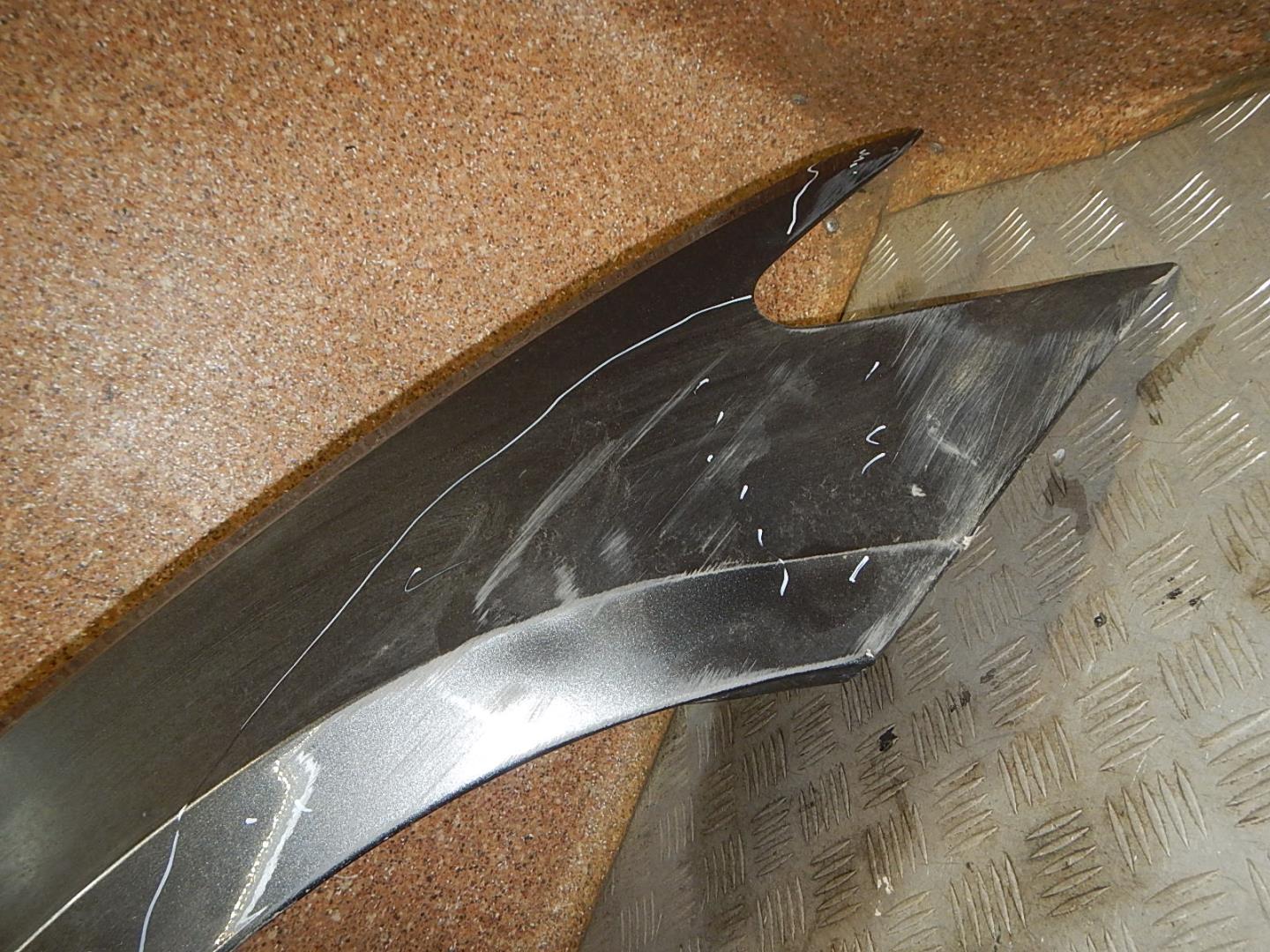 Крыло переднее правое