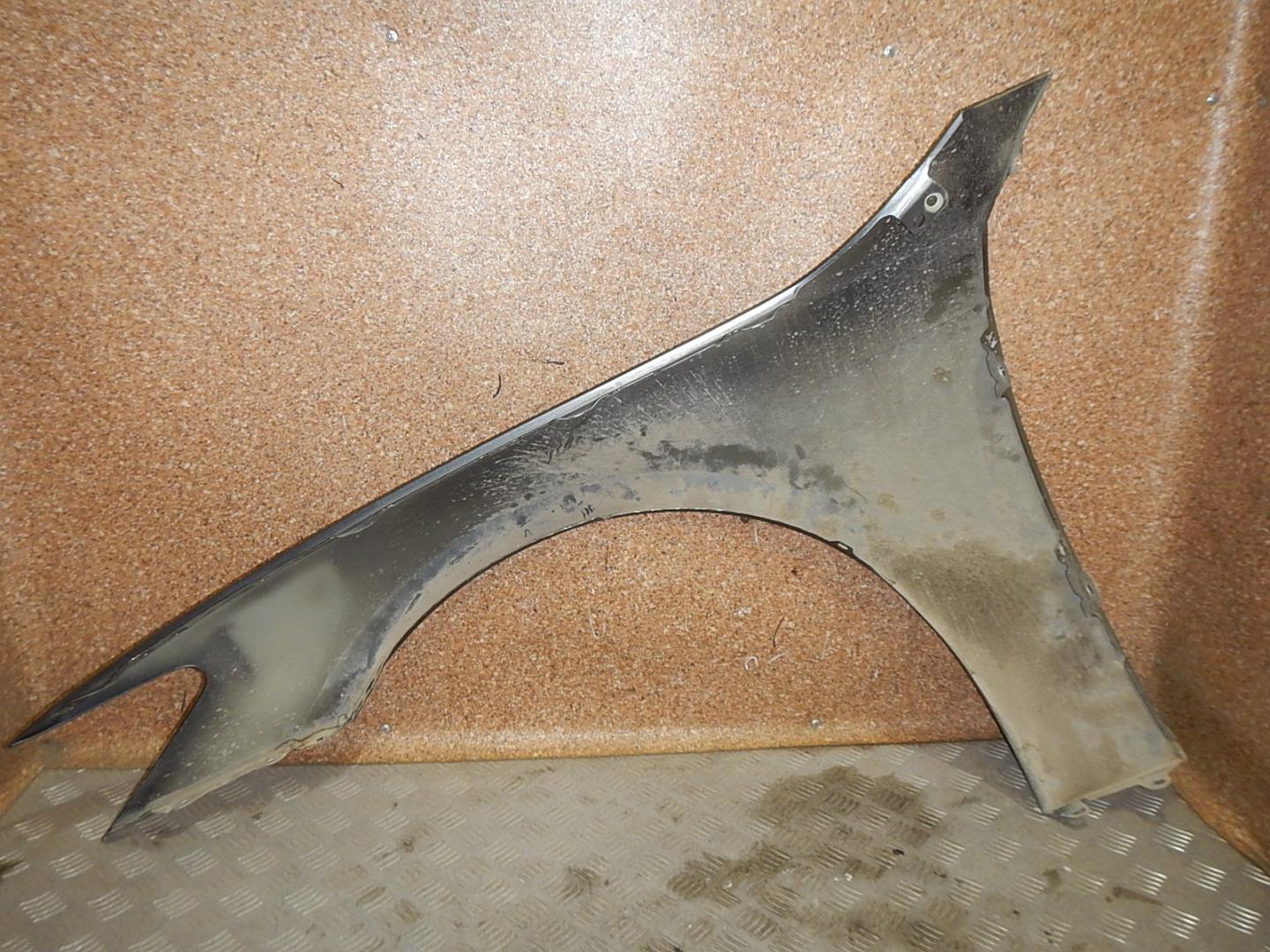 Крыло переднее правое