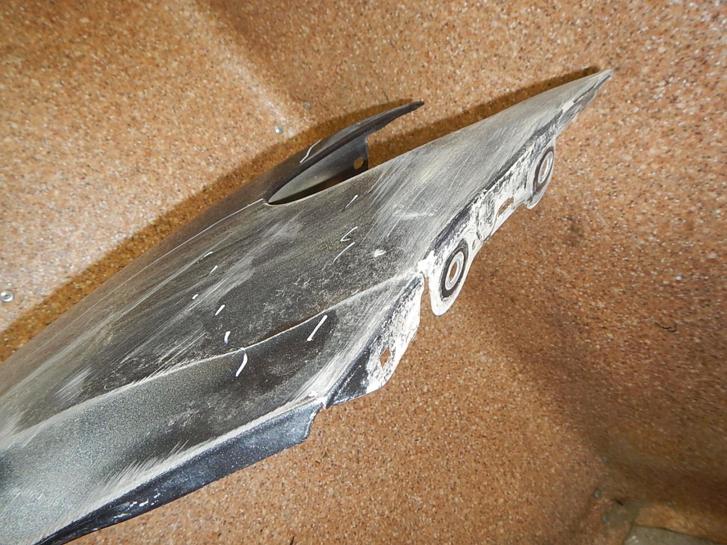 Крыло переднее правое