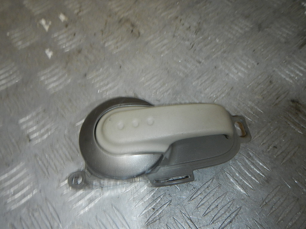 Ручка двери внутренняя левая