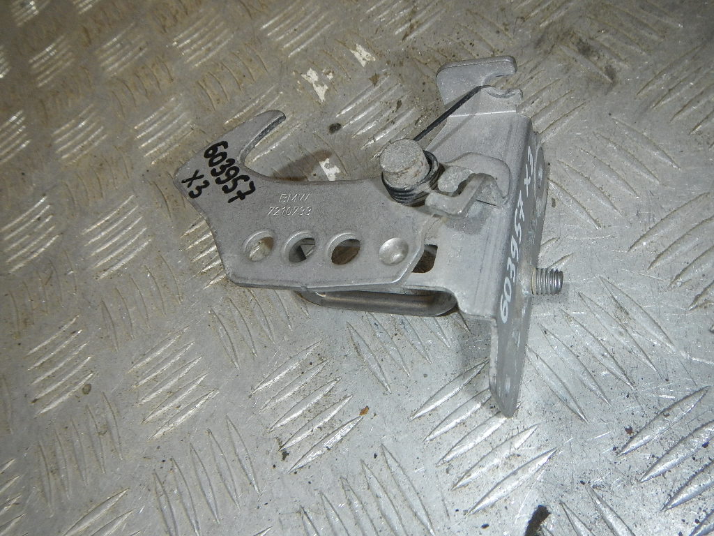 Крючок капота