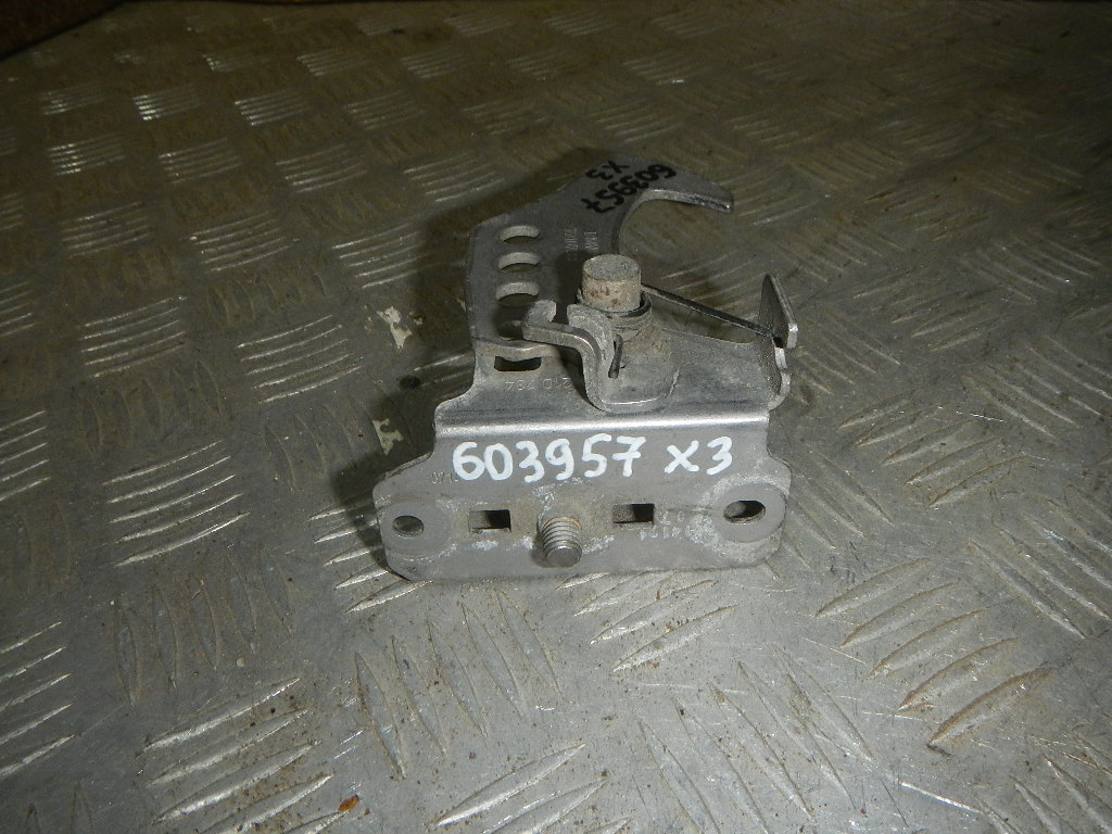 Крючок капота