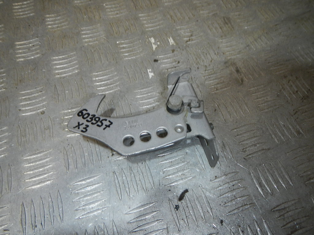 Крючок капота