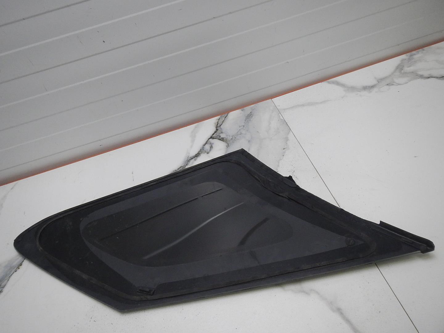 Стекло кузовное глухое правое