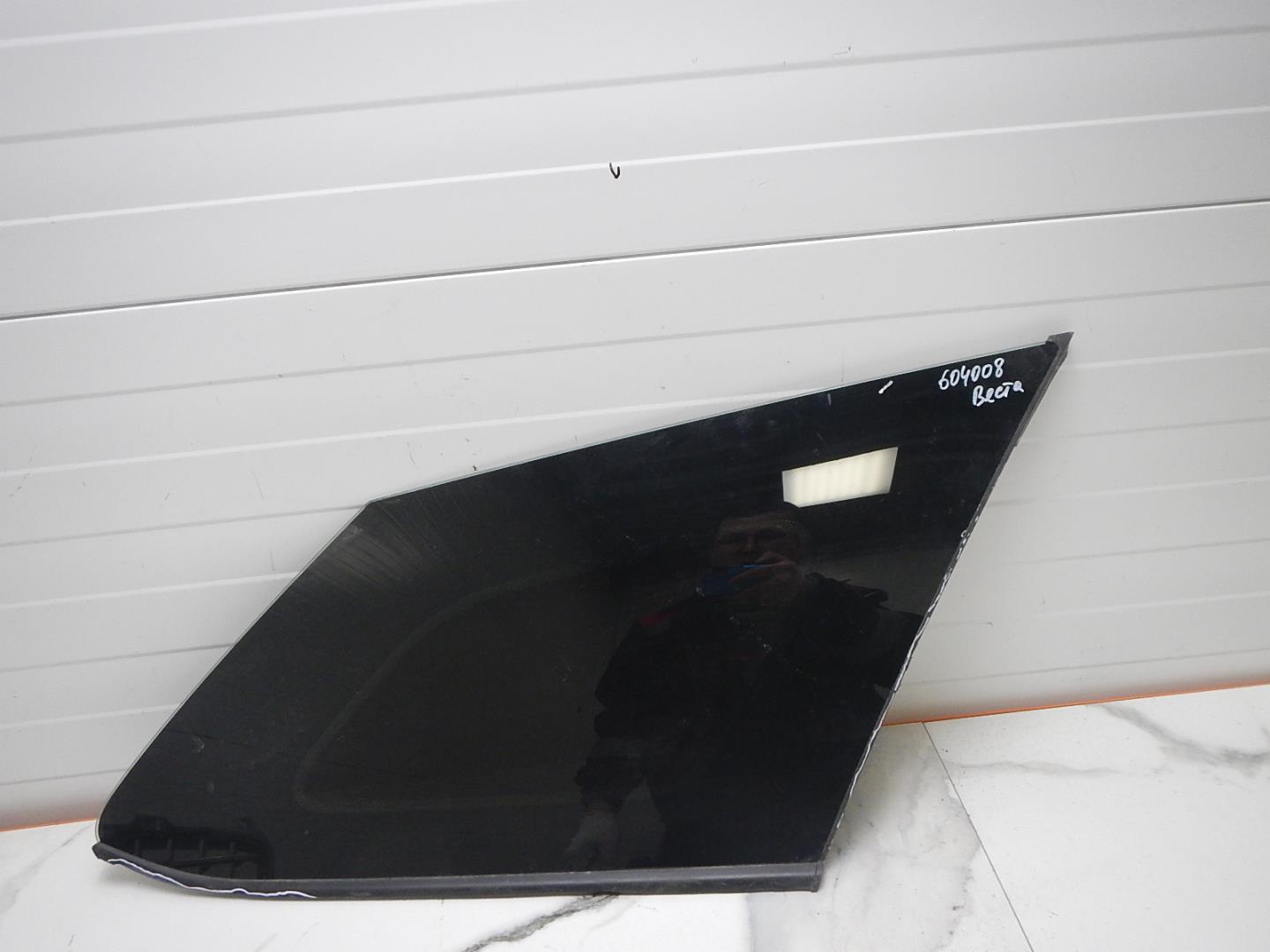 Стекло кузовное глухое правое