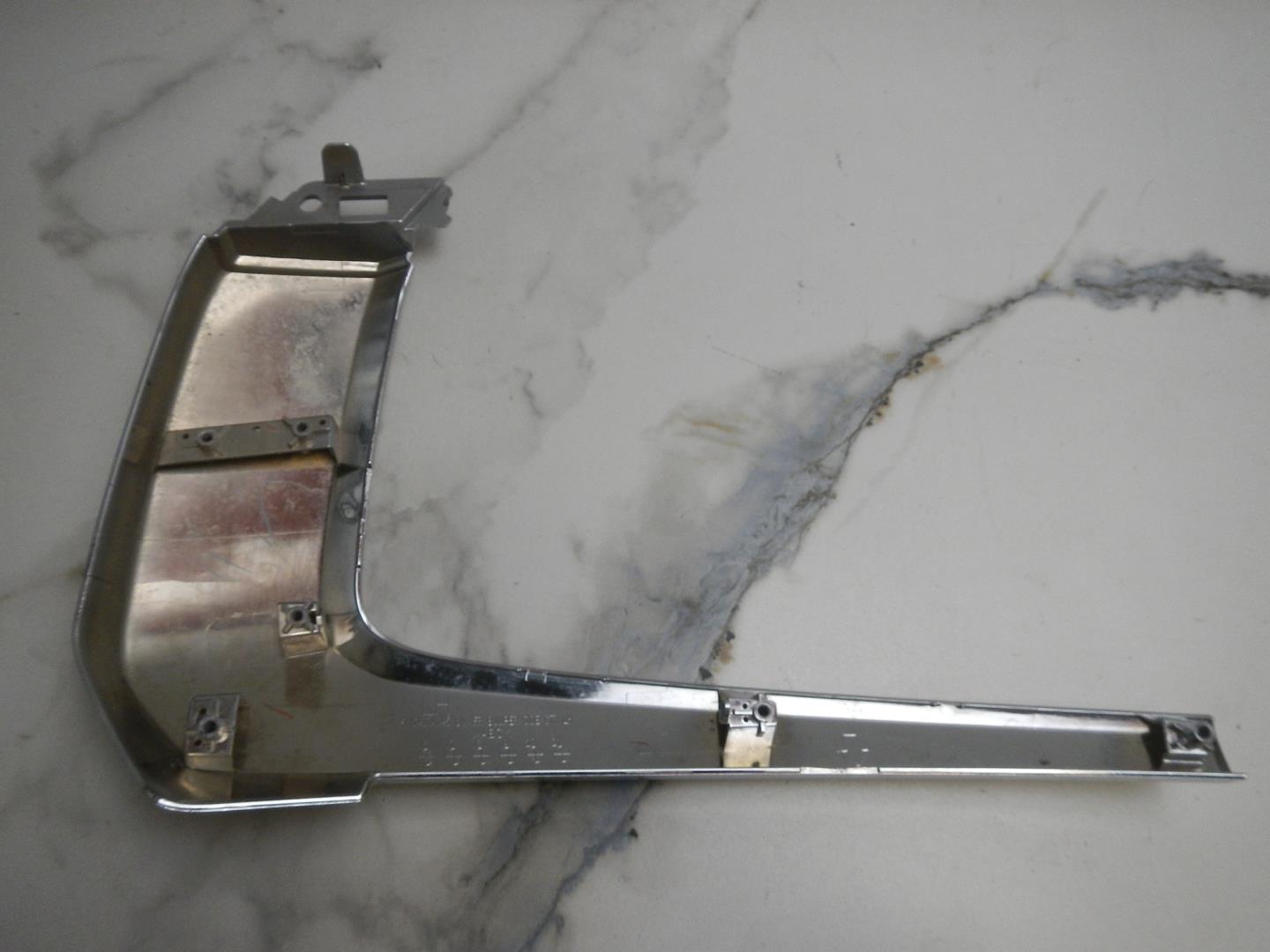 Накладка переднего бампера левая