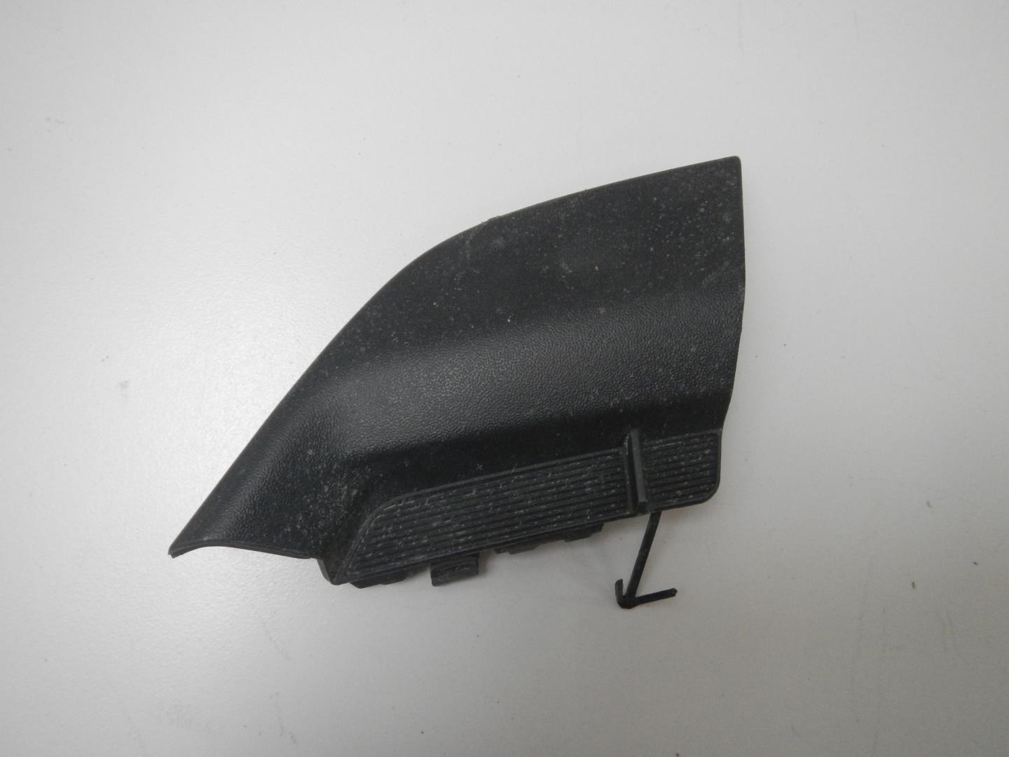 Заглушка буксировочного крюка