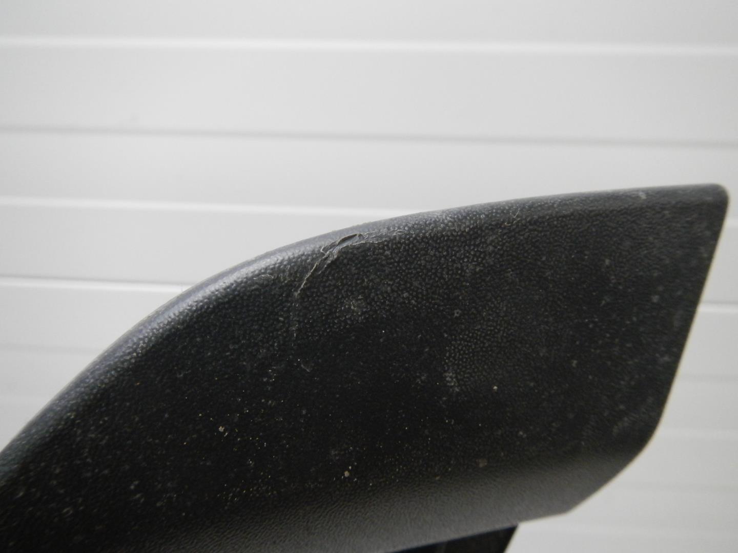 Заглушка буксировочного крюка