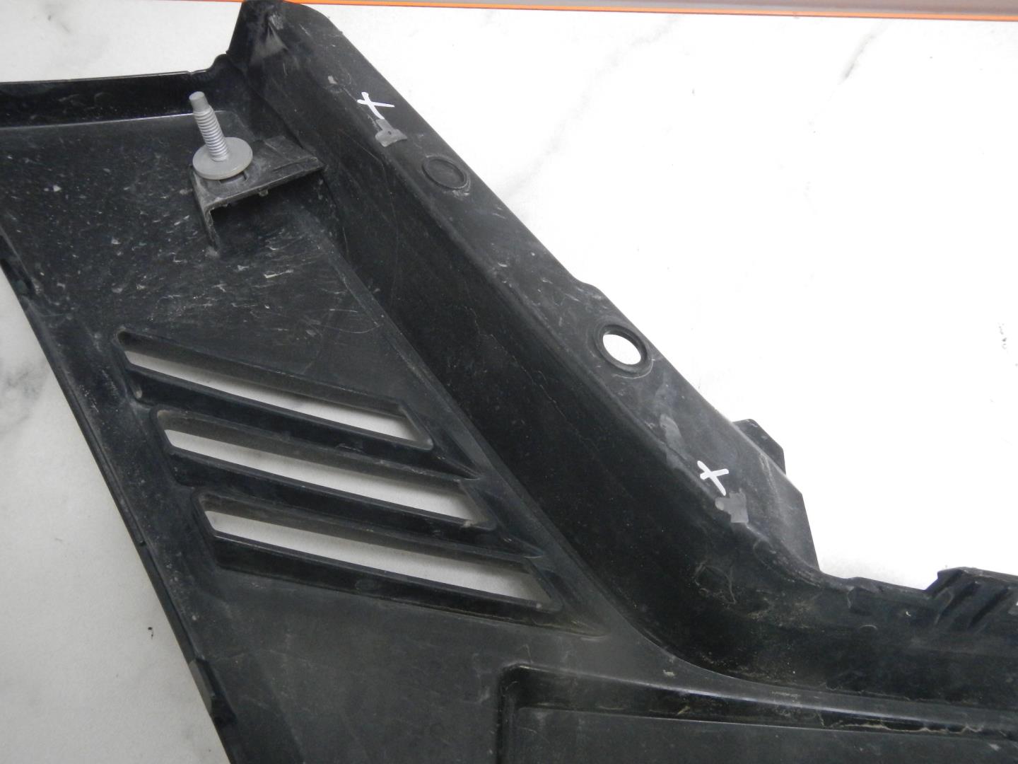 Накладка переднего бампера