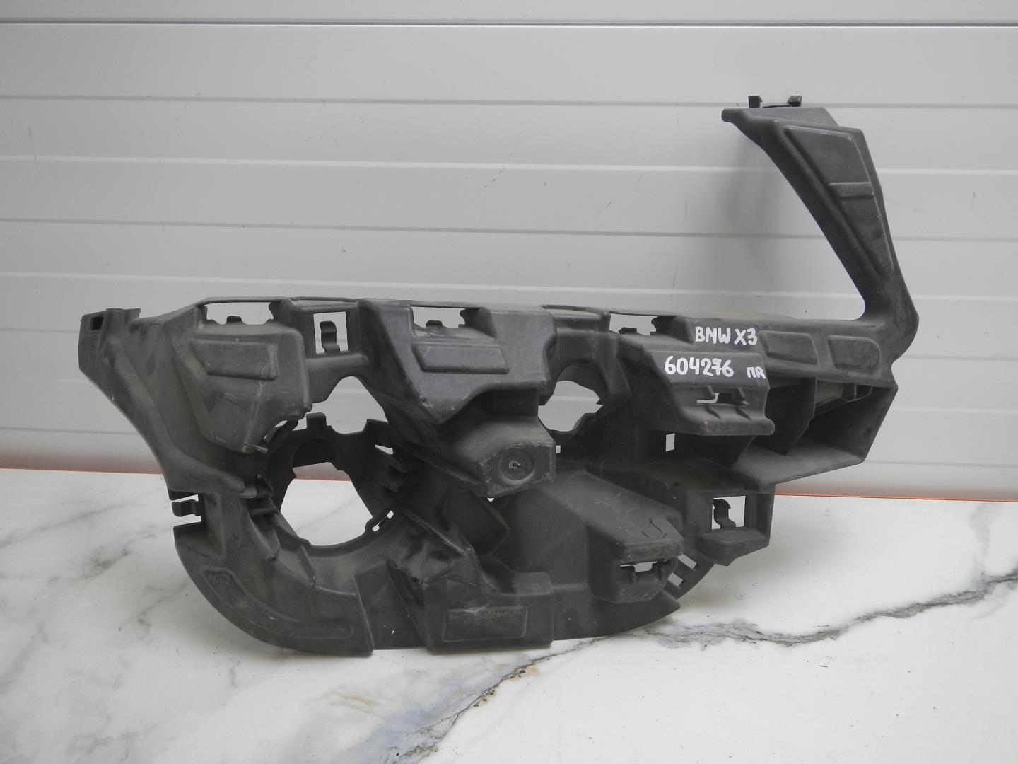 Кронштейн переднего бампера правый