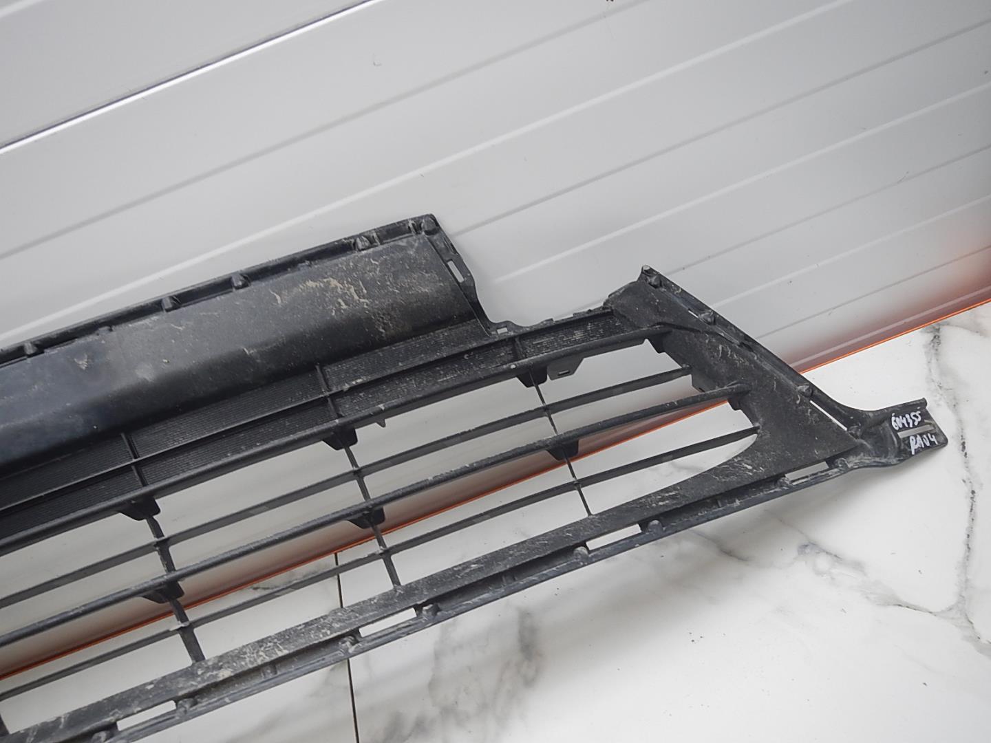 Решетка в бампер центральная