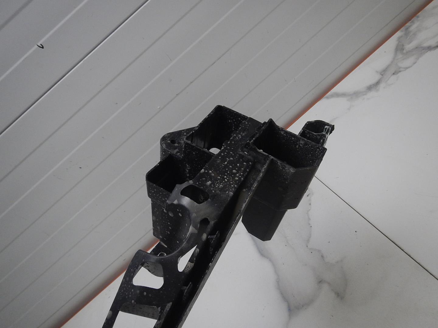 Кронштейн фар левый