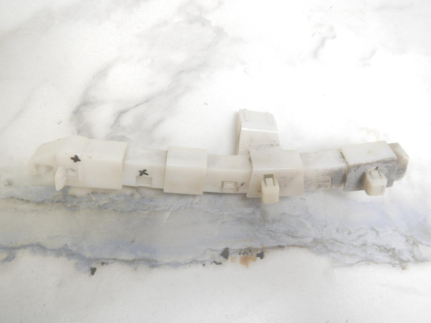 Кронштейн переднего бампера левый