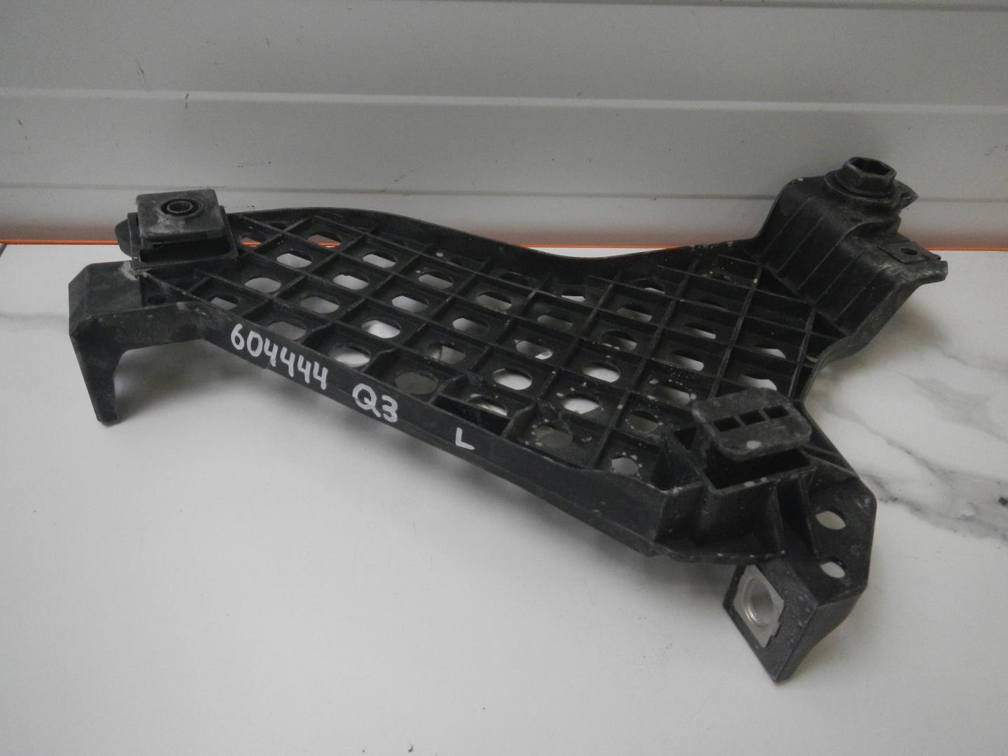 Кронштейн фар левый