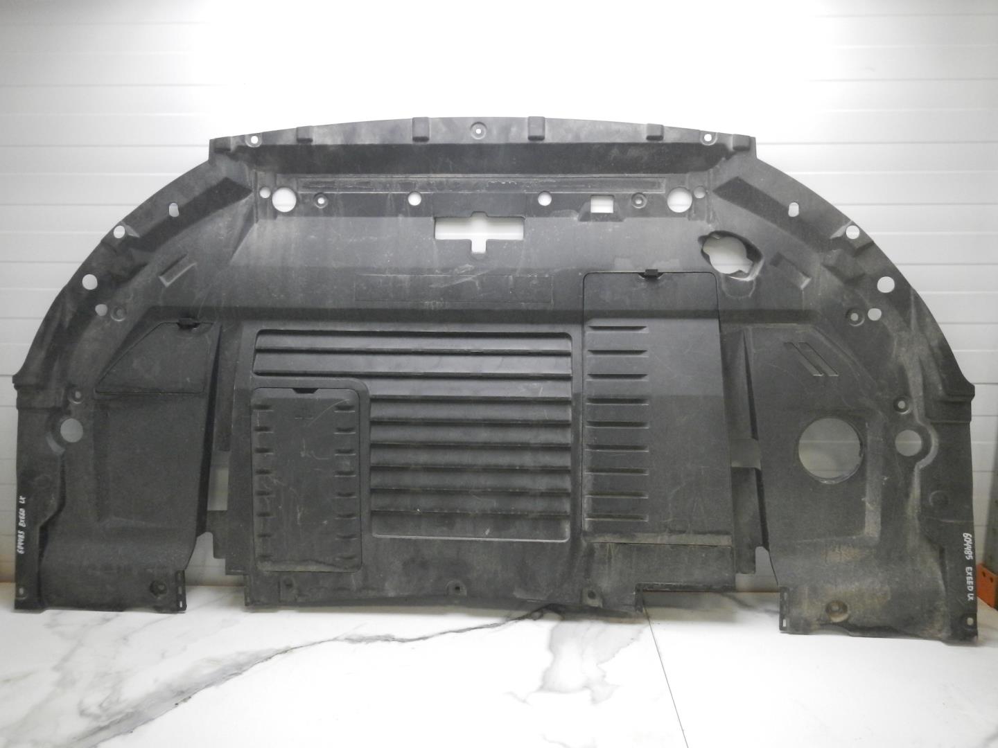 Кожух замка капота