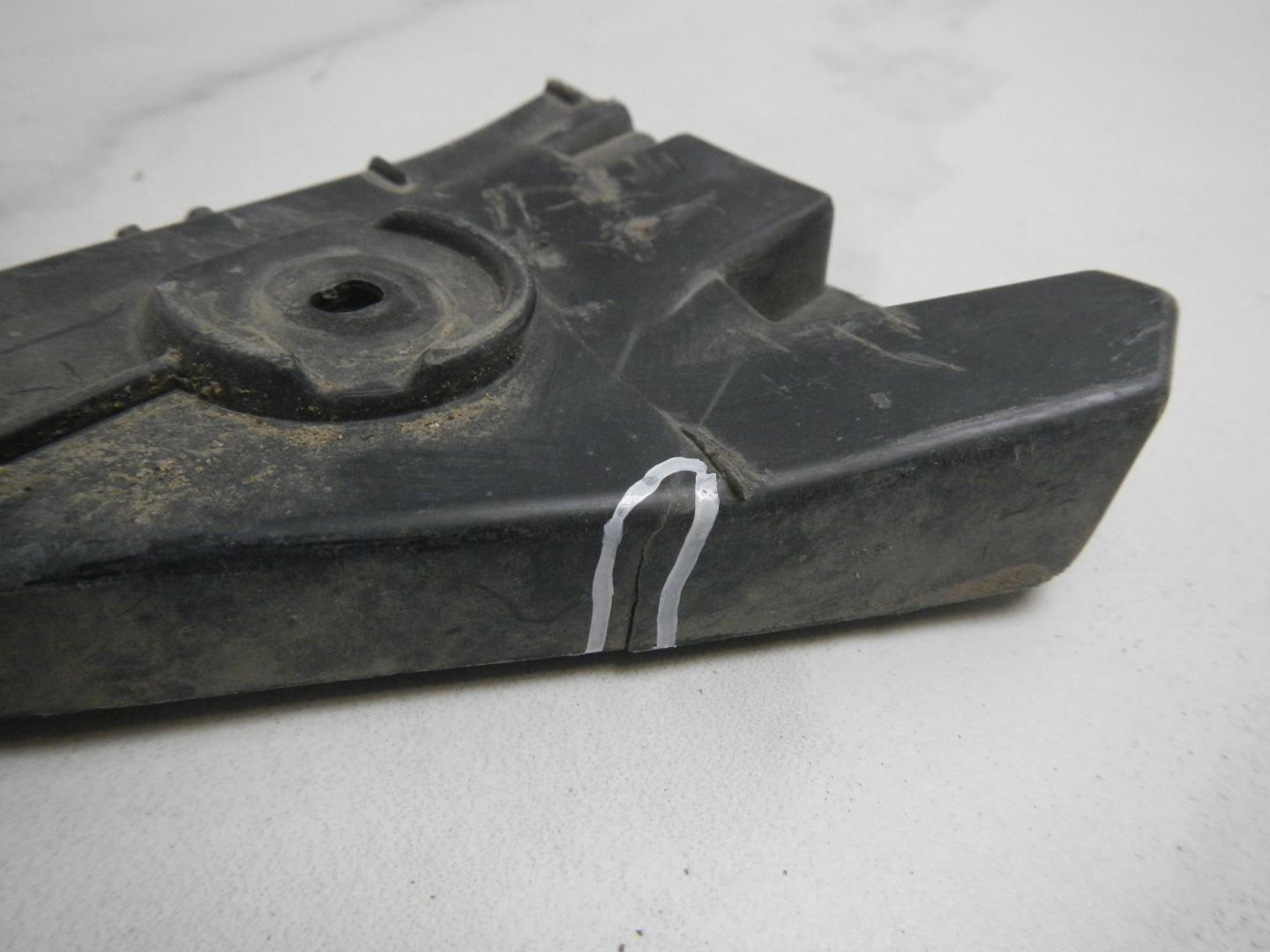 Кронштейн заднего бампера правый