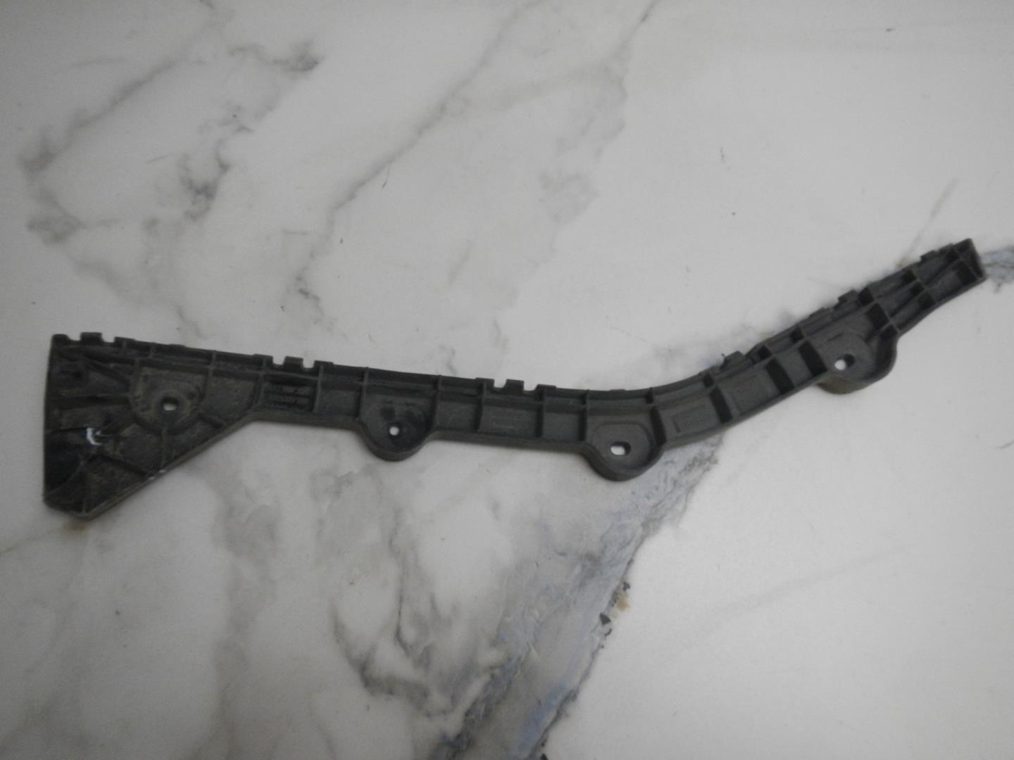 Кронштейн заднего бампера правый