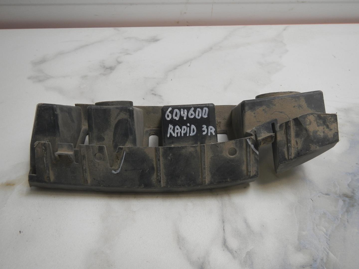 Кронштейн заднего бампера правый