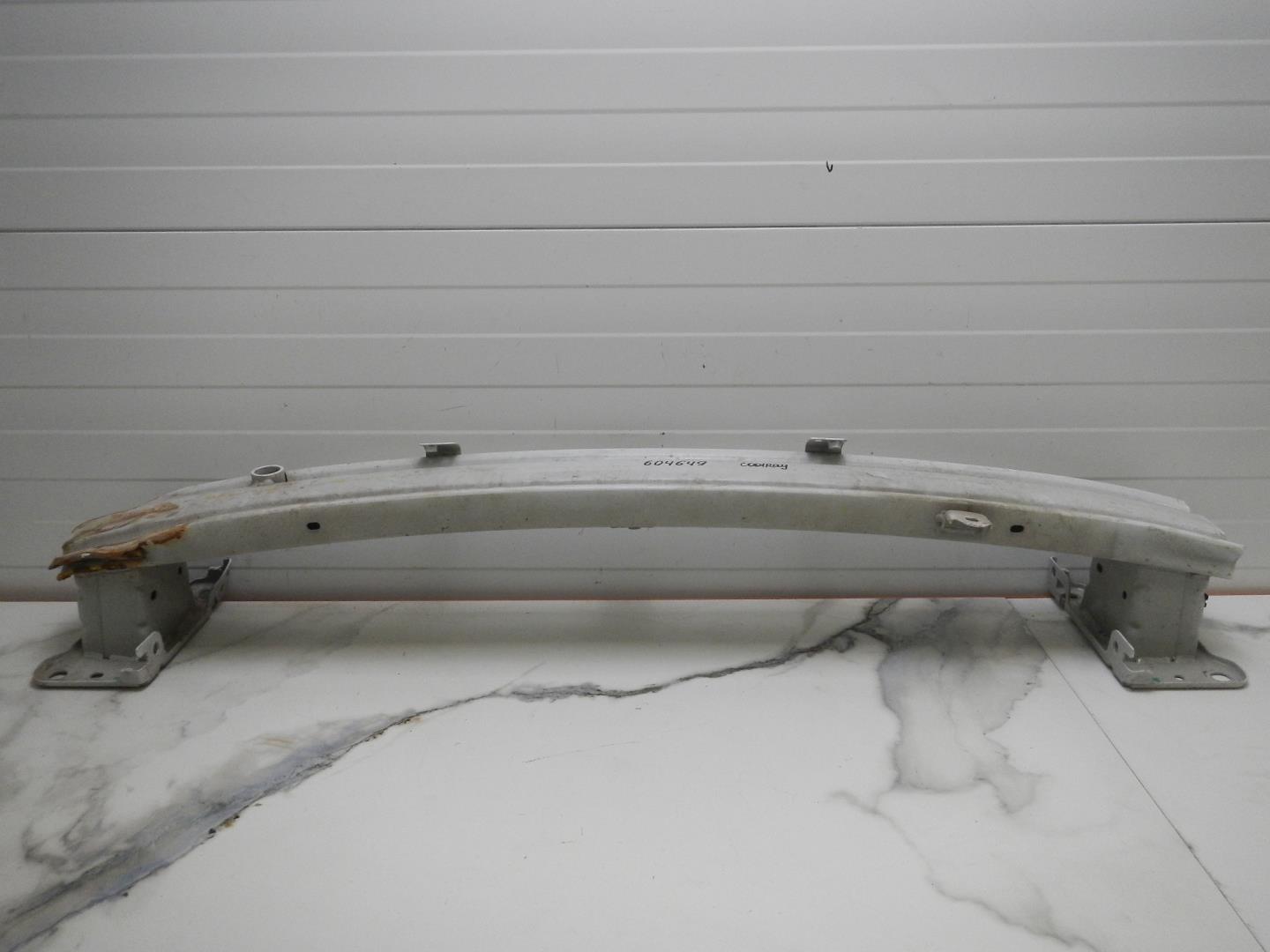 Усилитель переднего бампера