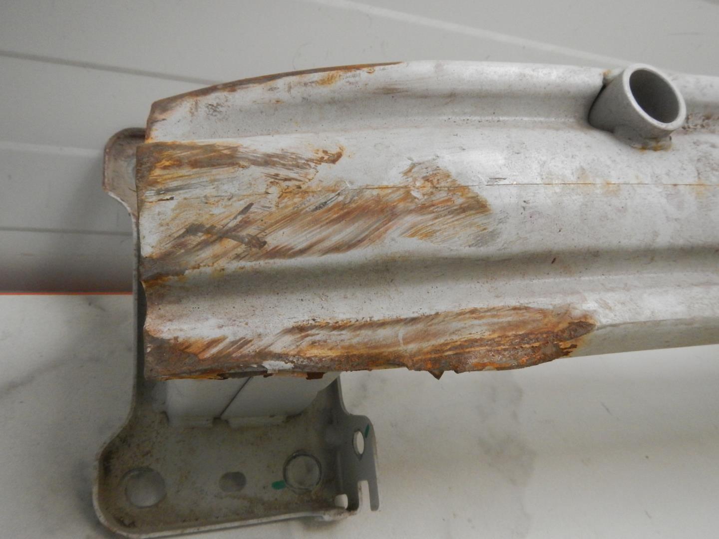 Усилитель переднего бампера