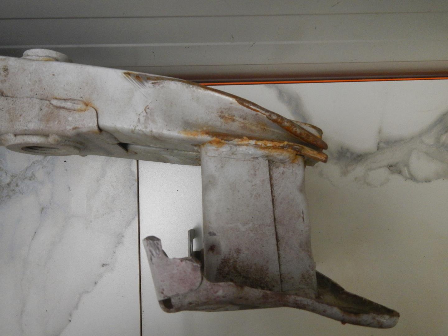 Усилитель переднего бампера