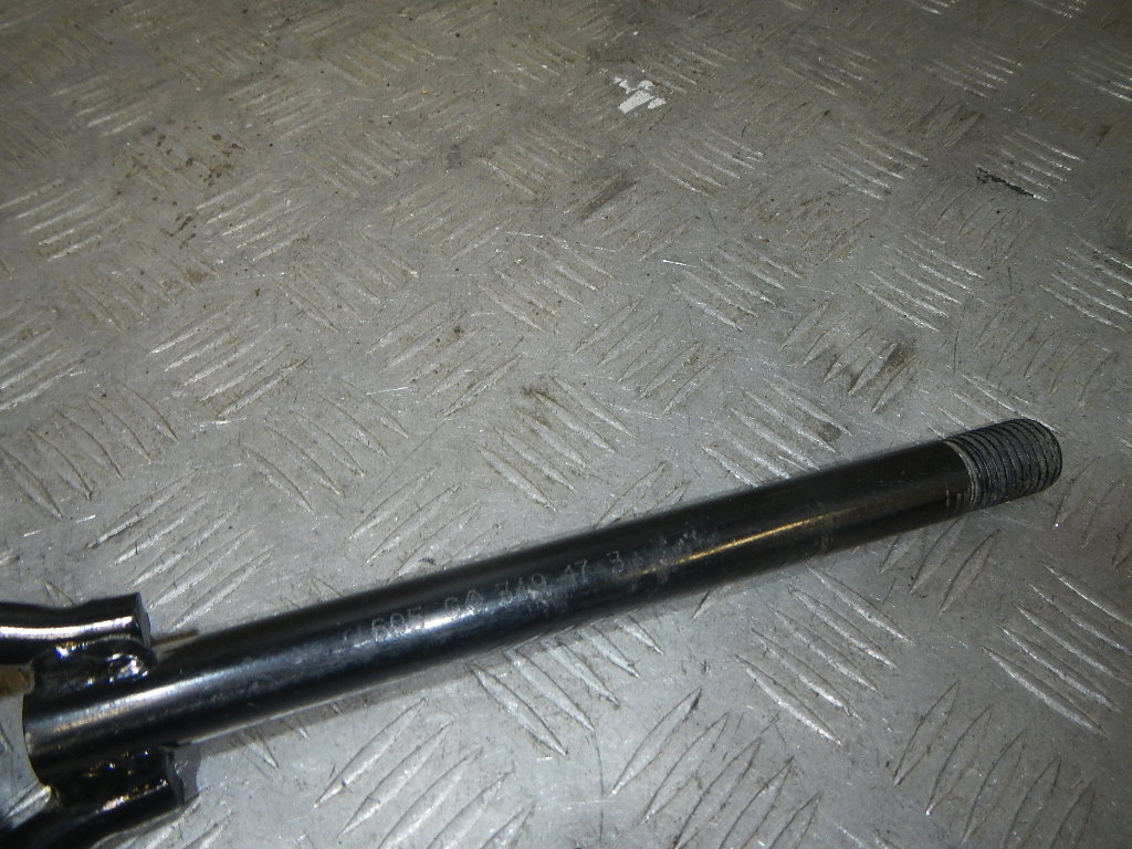 Крюк буксировочный