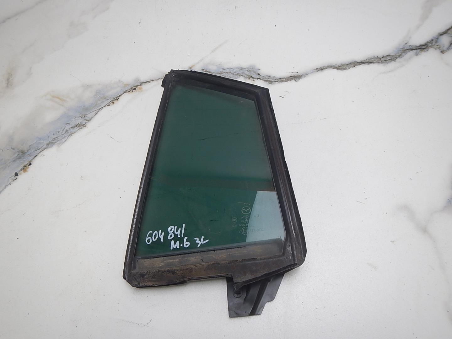 Стекло двери задней левой (форточка)