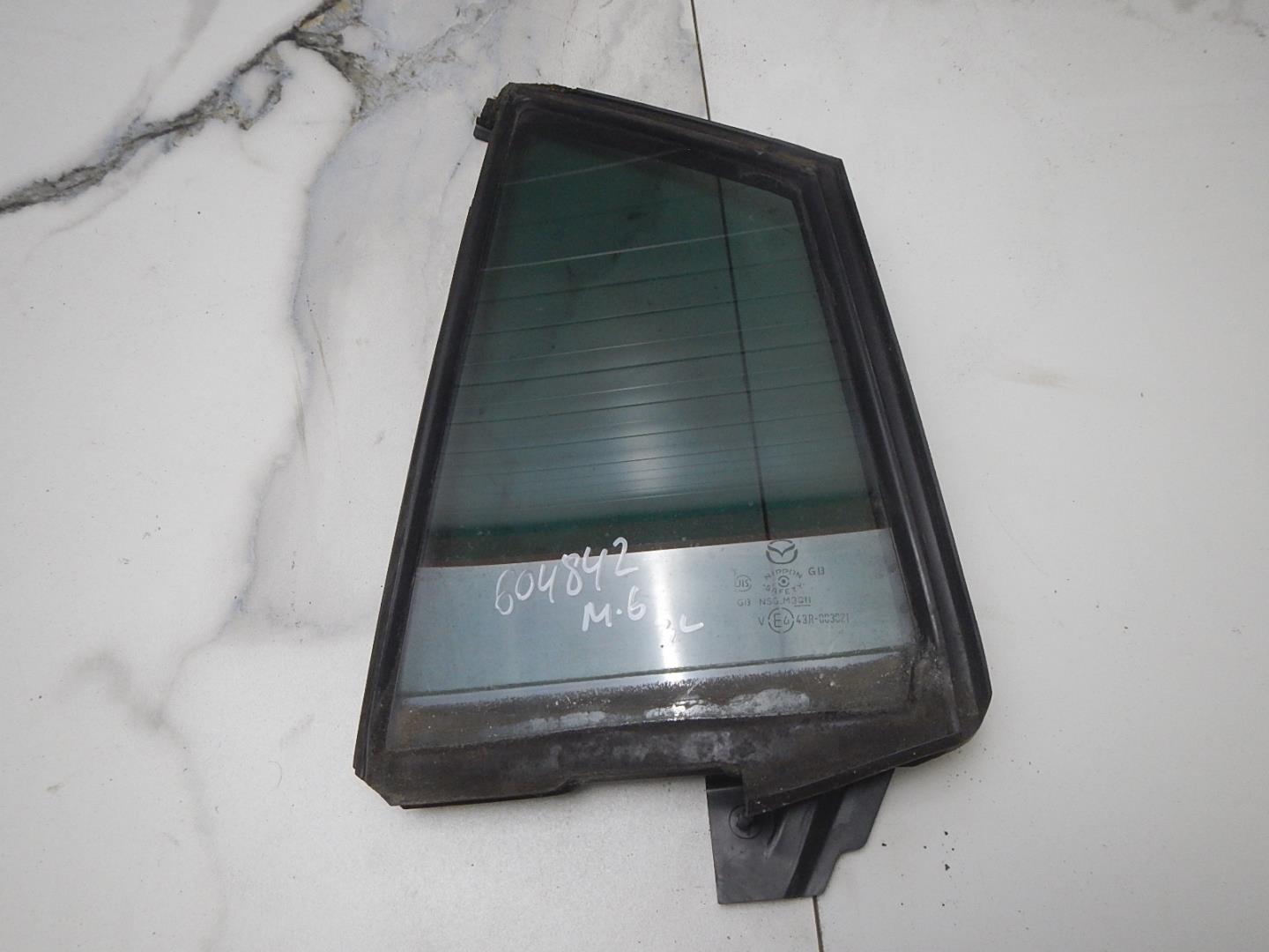 Стекло двери задней левой (форточка)