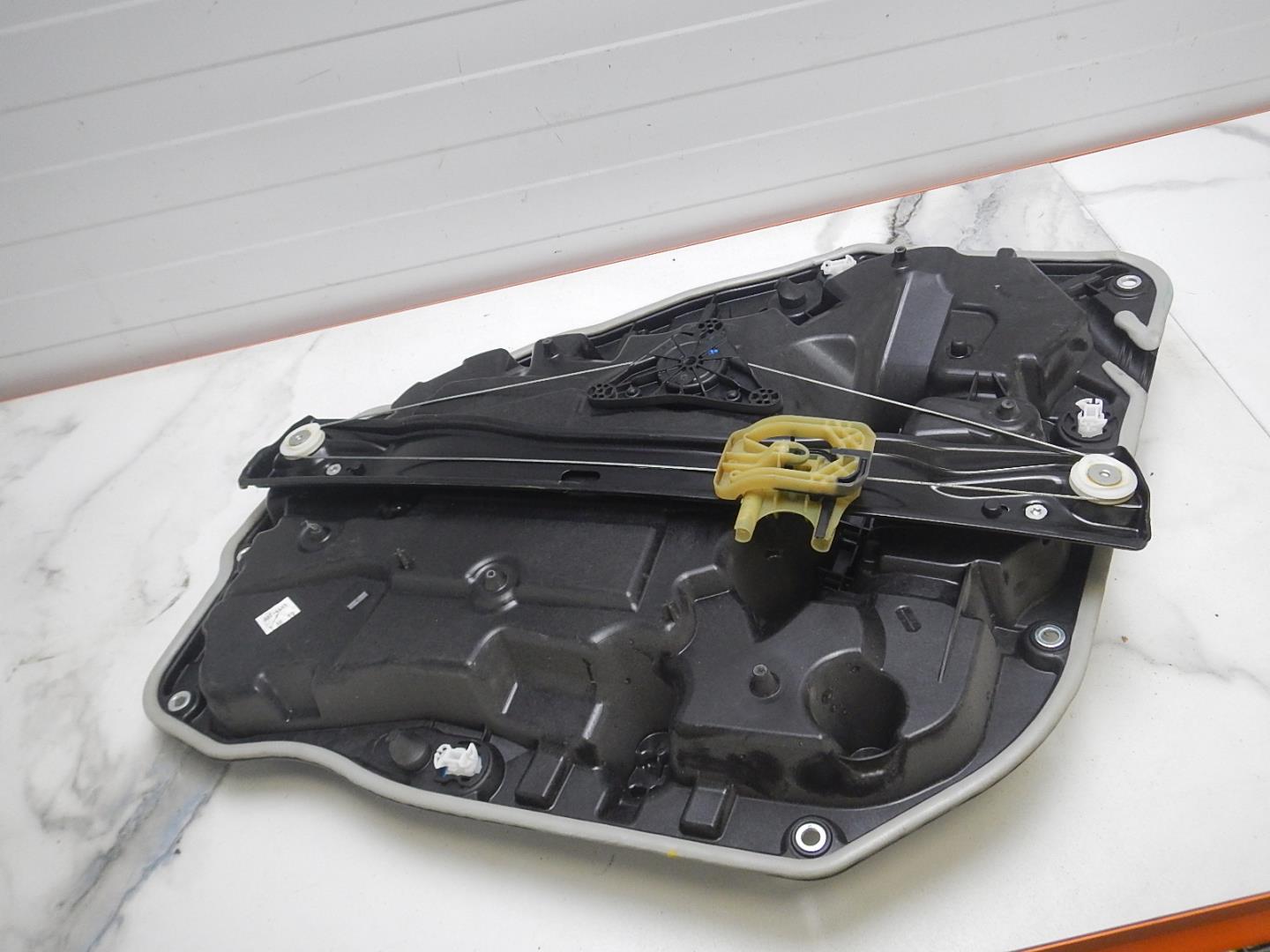 Стеклоподъемник электр. задний правый