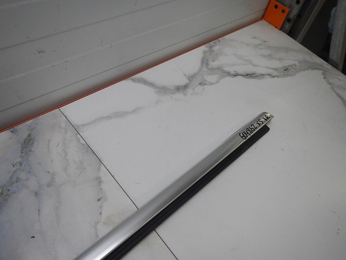 Накладка стекла заднего правого