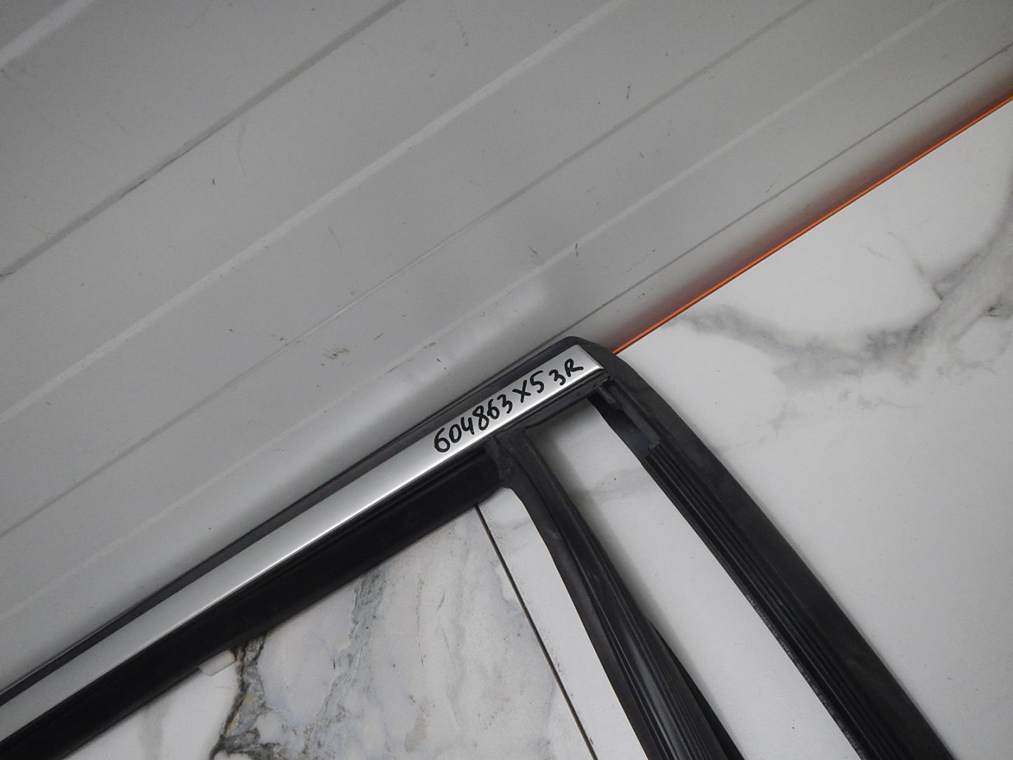 Уплотнитель стекла двери