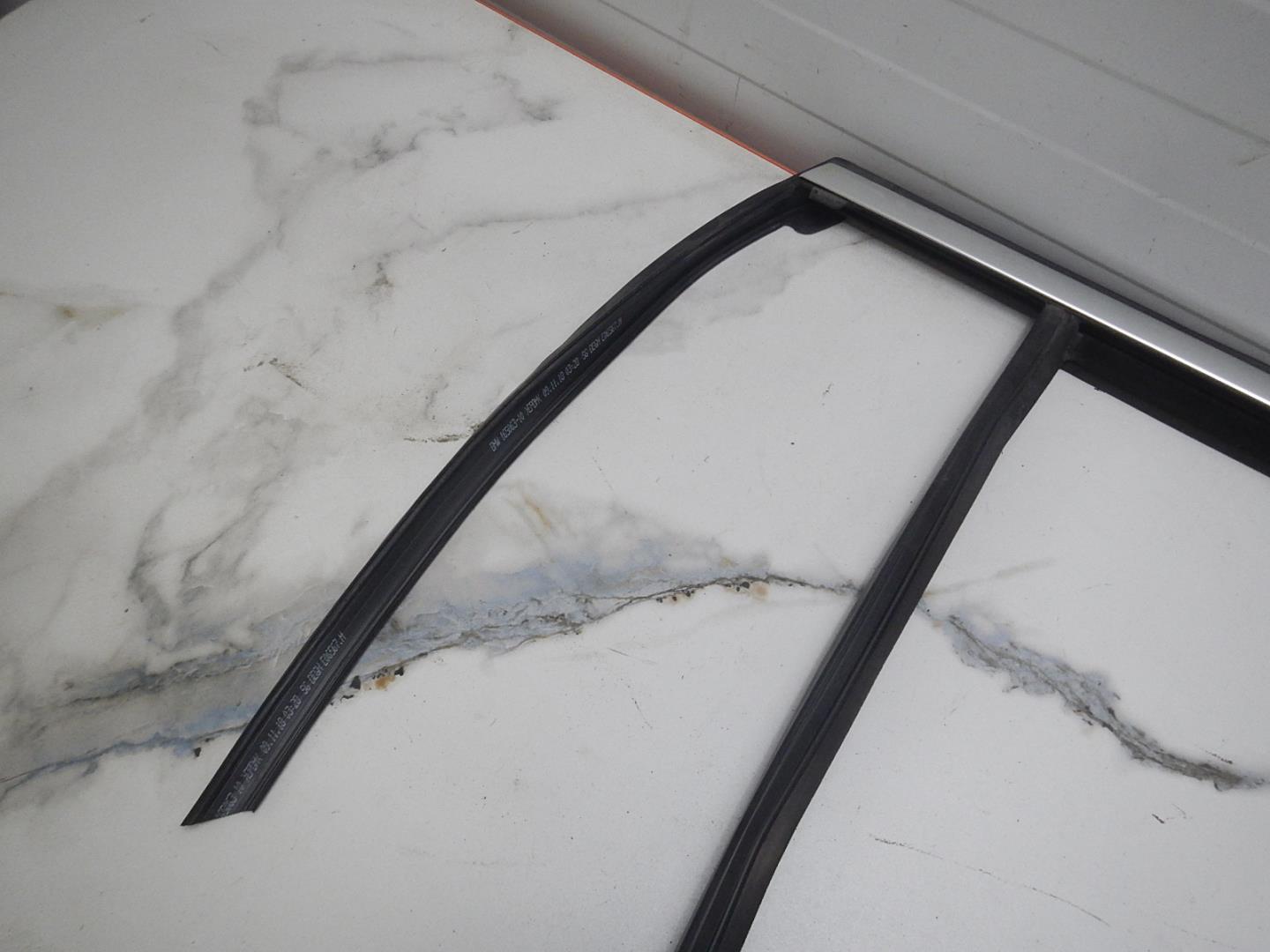 Уплотнитель стекла двери