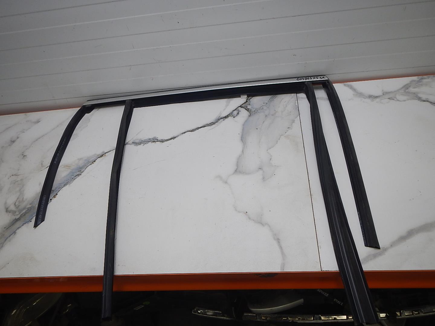 Уплотнитель стекла двери