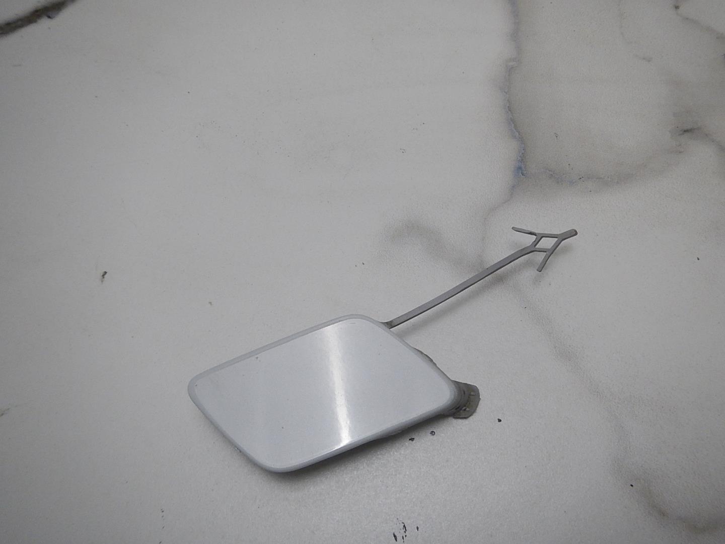 Заглушка буксировочного крюка