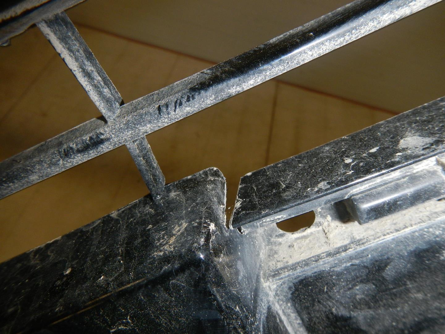 Решетка в бампер центральная