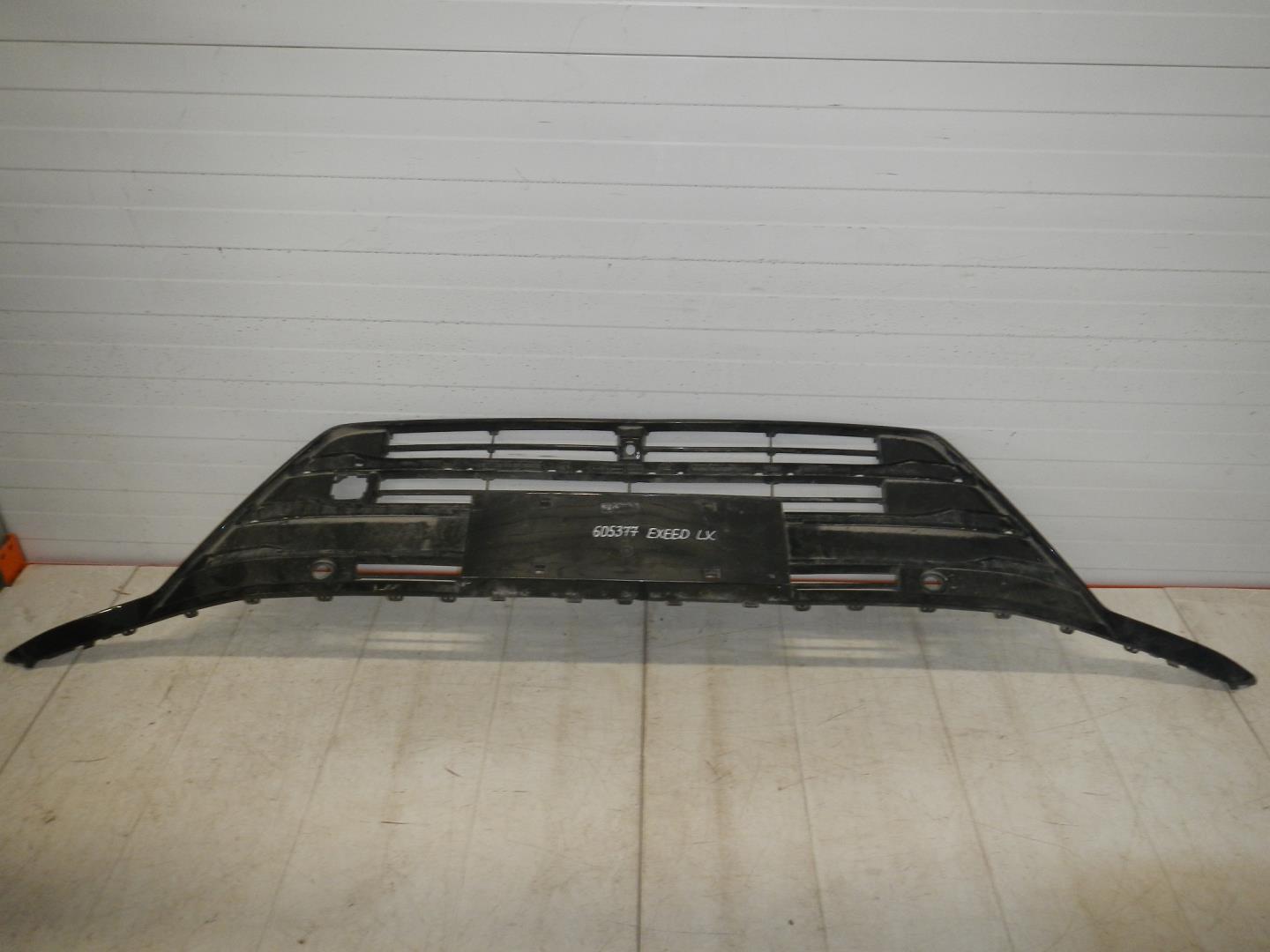 Решетка в бампер центральная