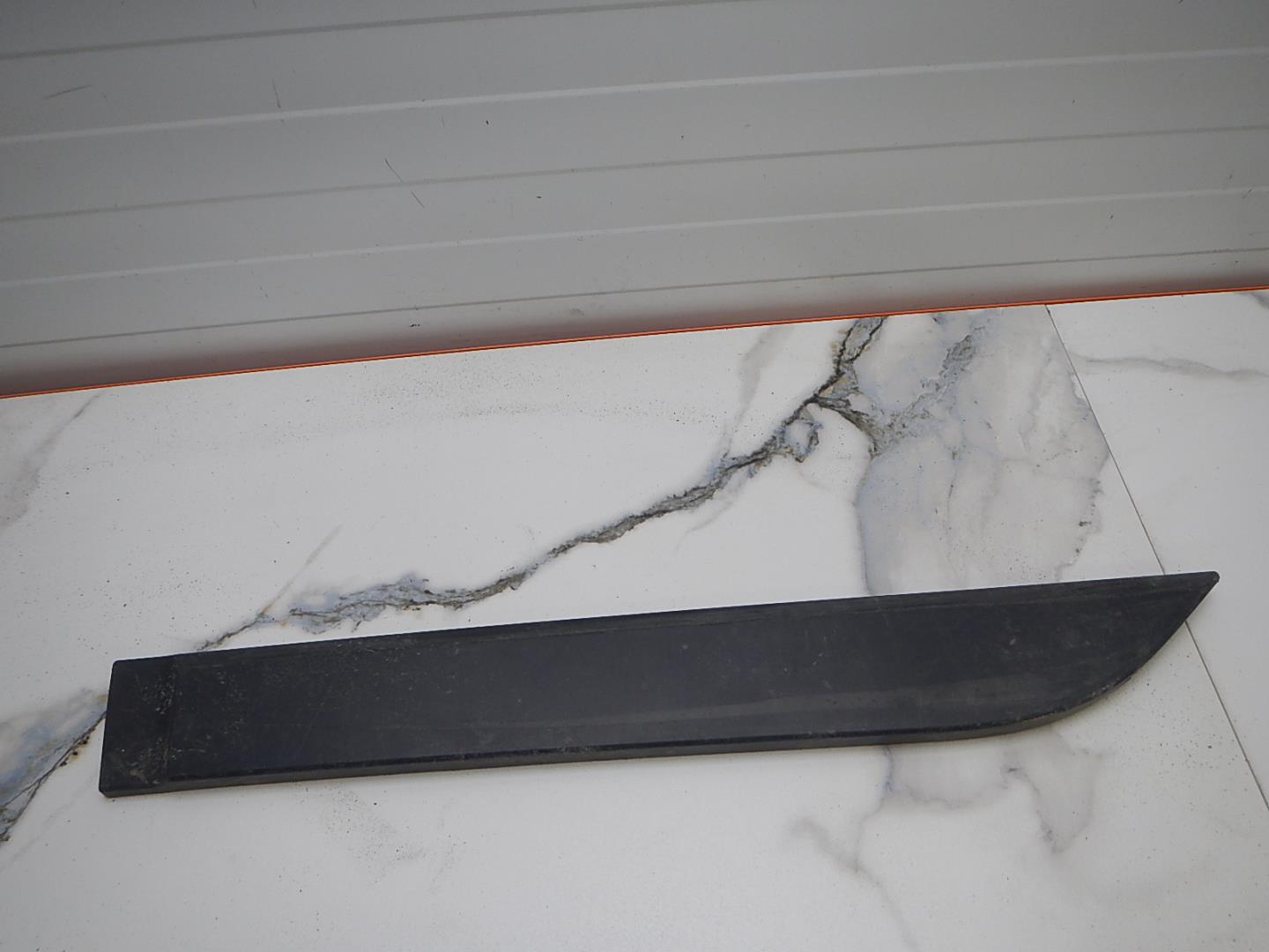 Молдинг задней левой двери