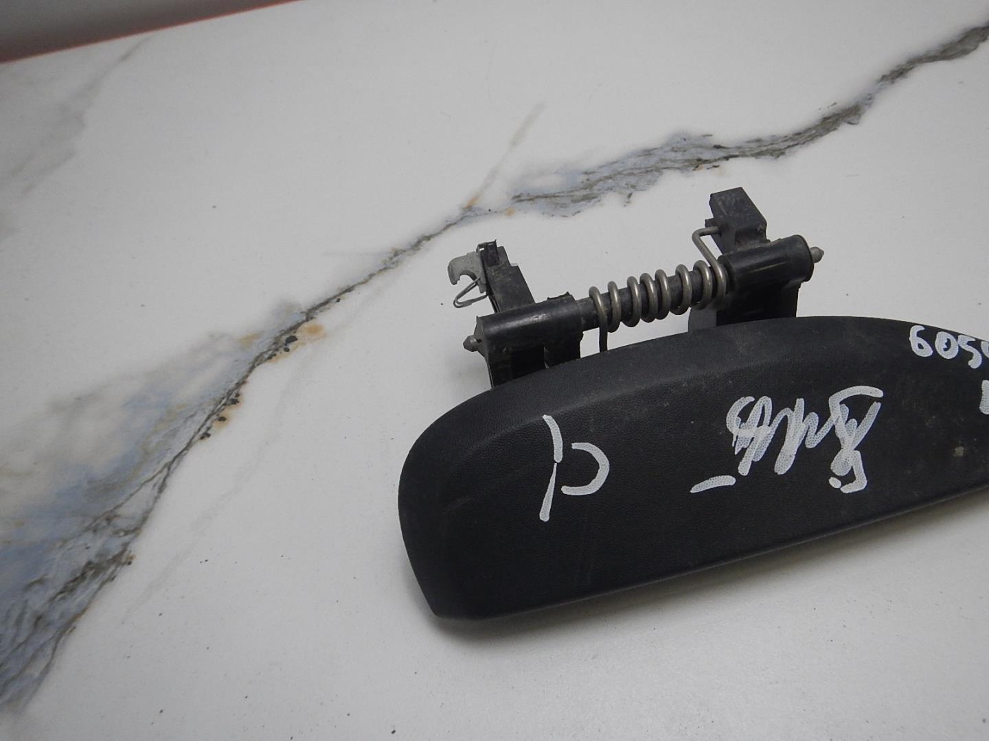 Ручка двери передней наружная правая