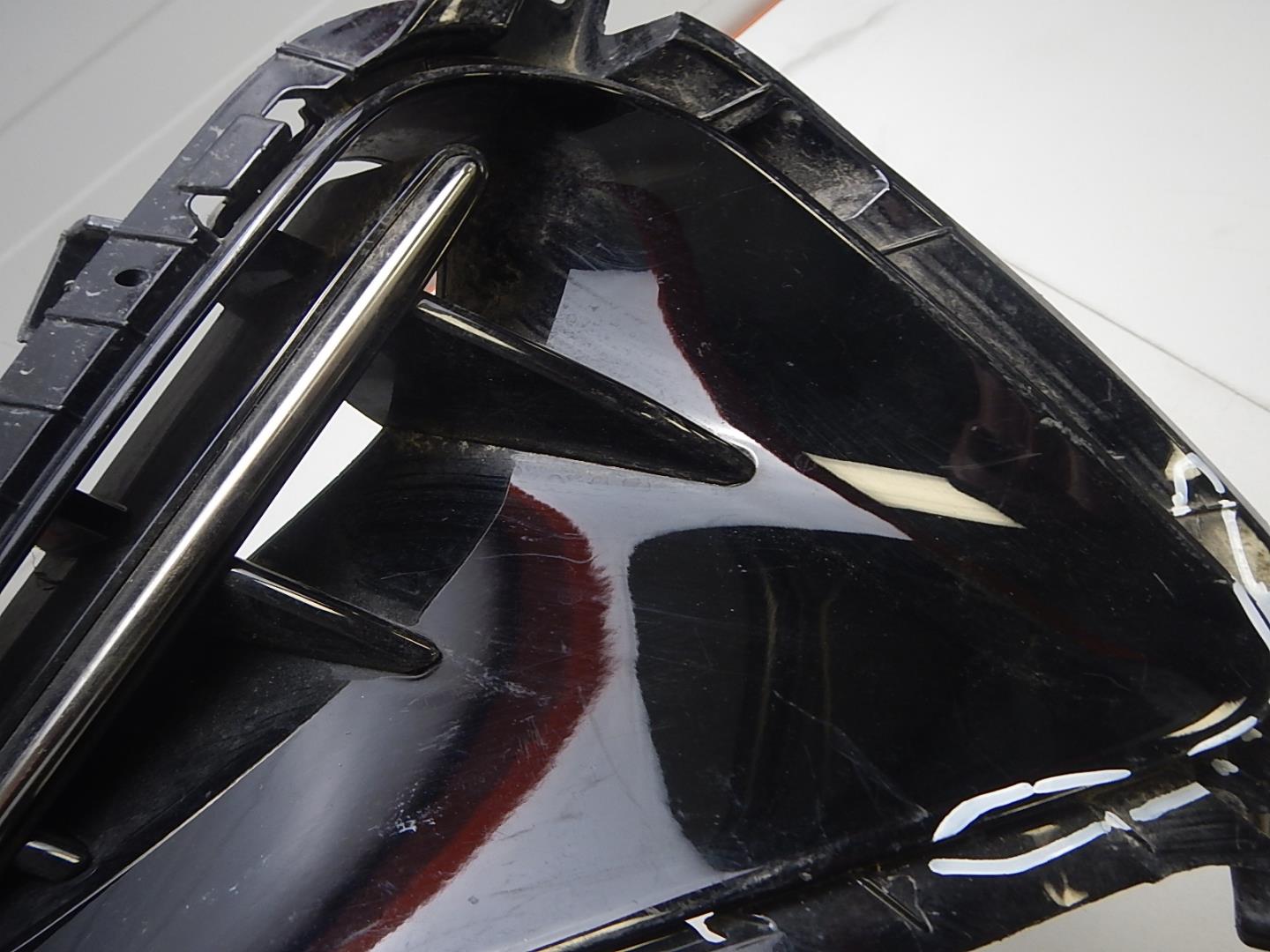 Решетка в бампер правая