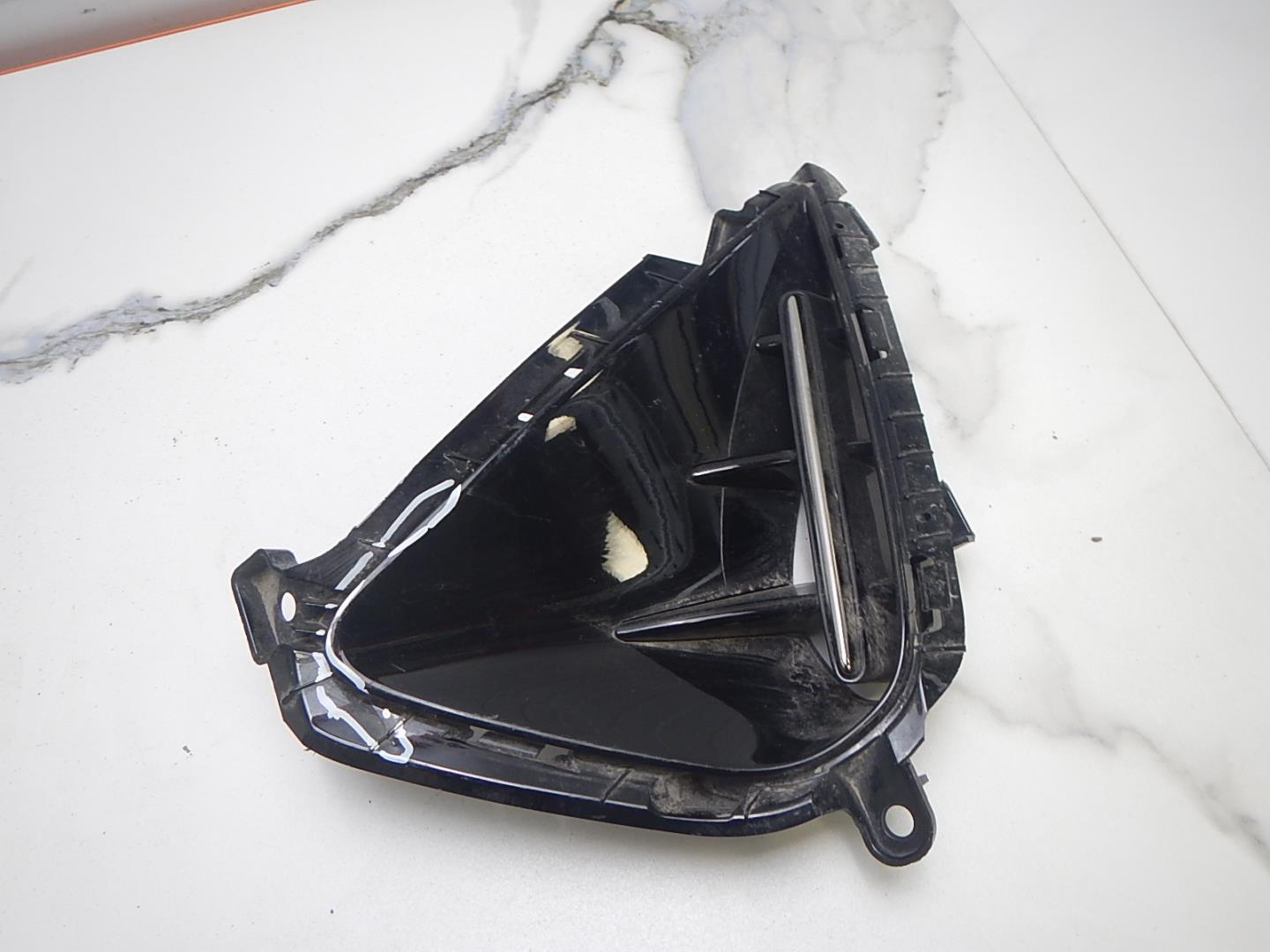 Решетка в бампер правая