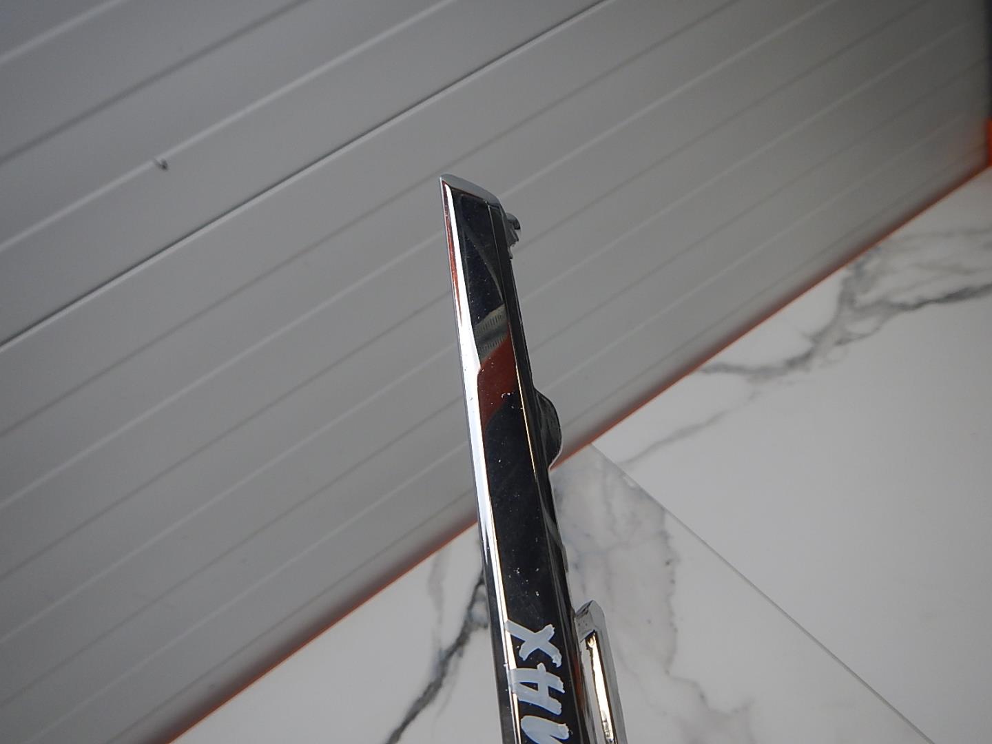 Молдинг переднего бампера левый