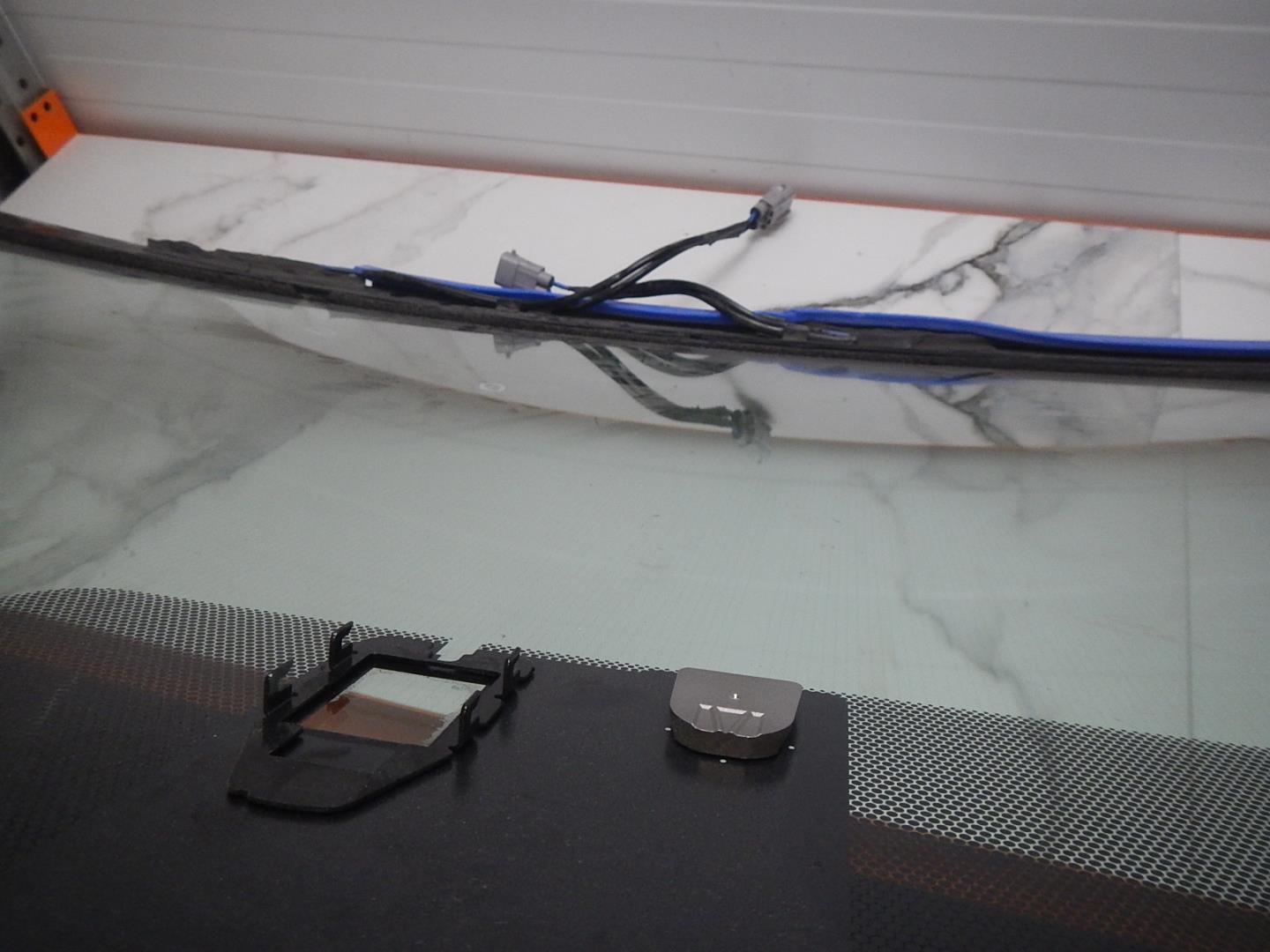 Стекло лобовое (ветровое)