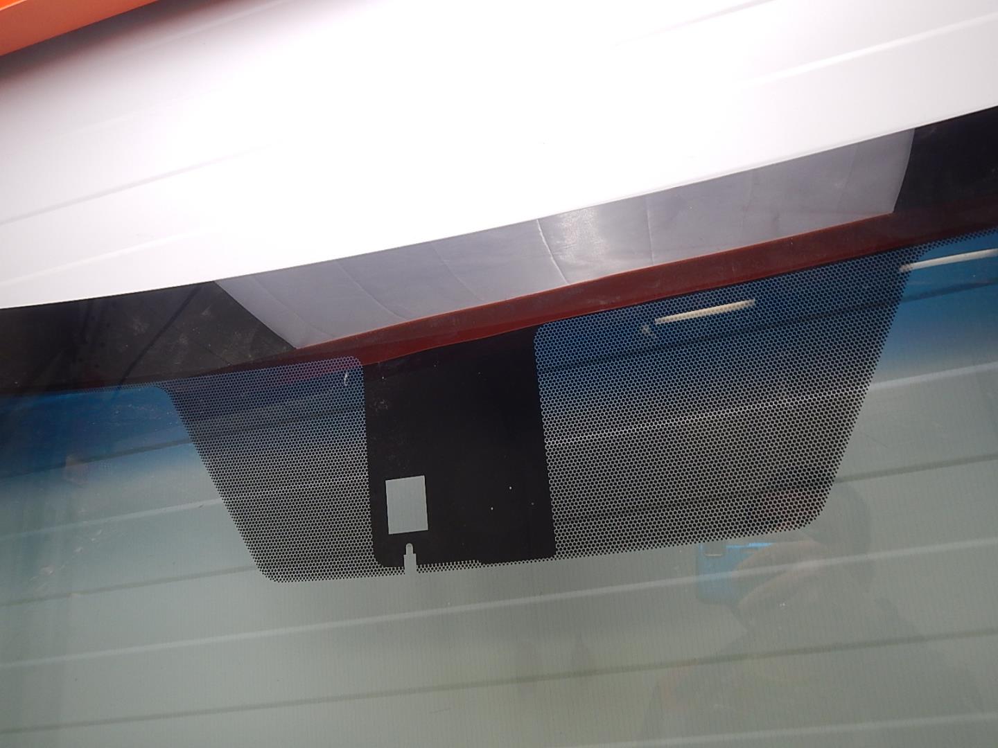 Стекло лобовое (ветровое)