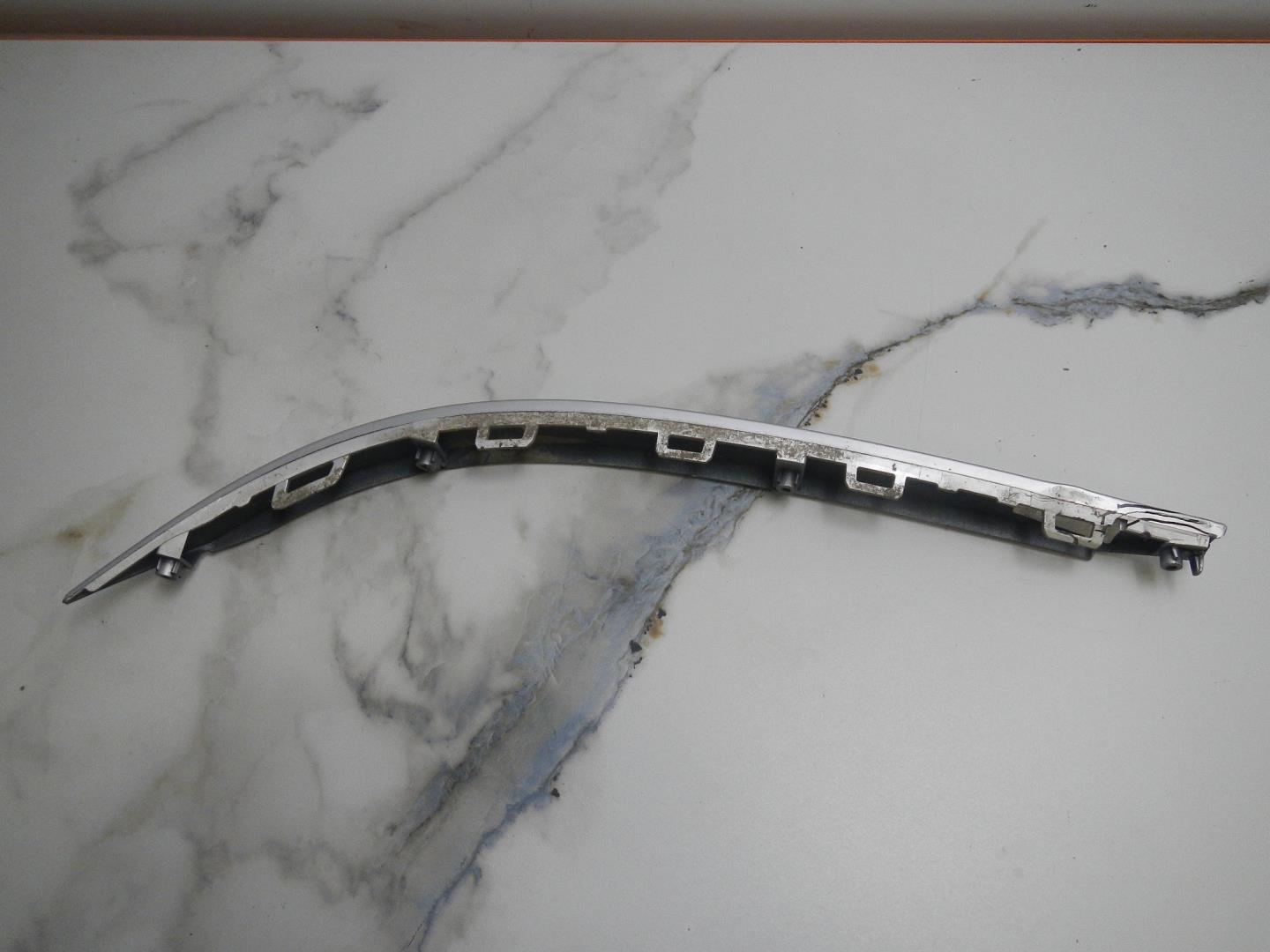 Молдинг заднего бампера