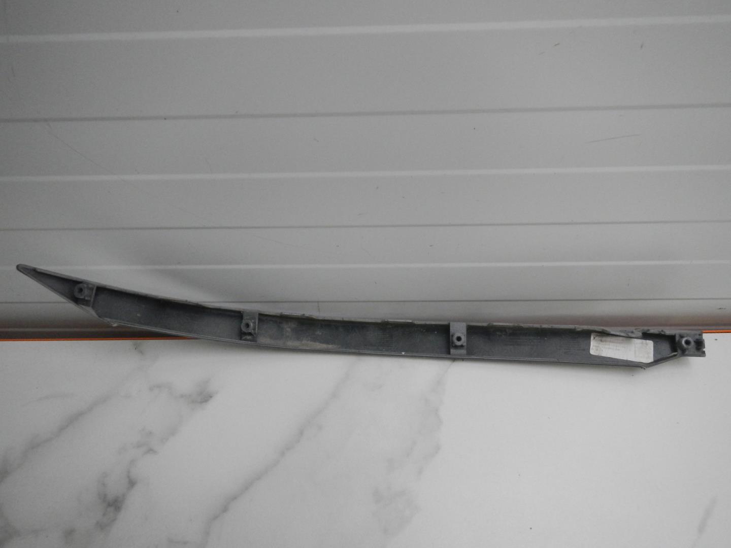 Молдинг заднего бампера