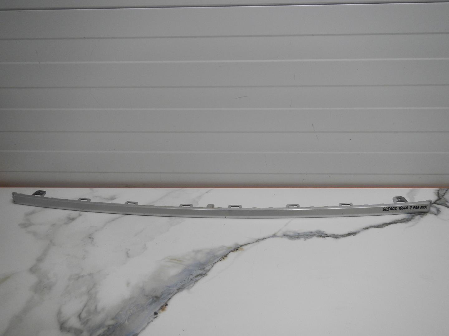 Молдинг заднего бампера