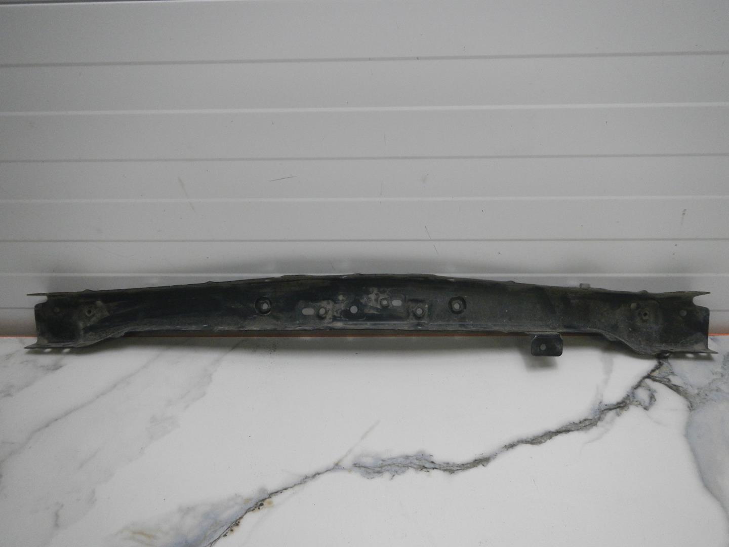 Усилитель переднего бампера