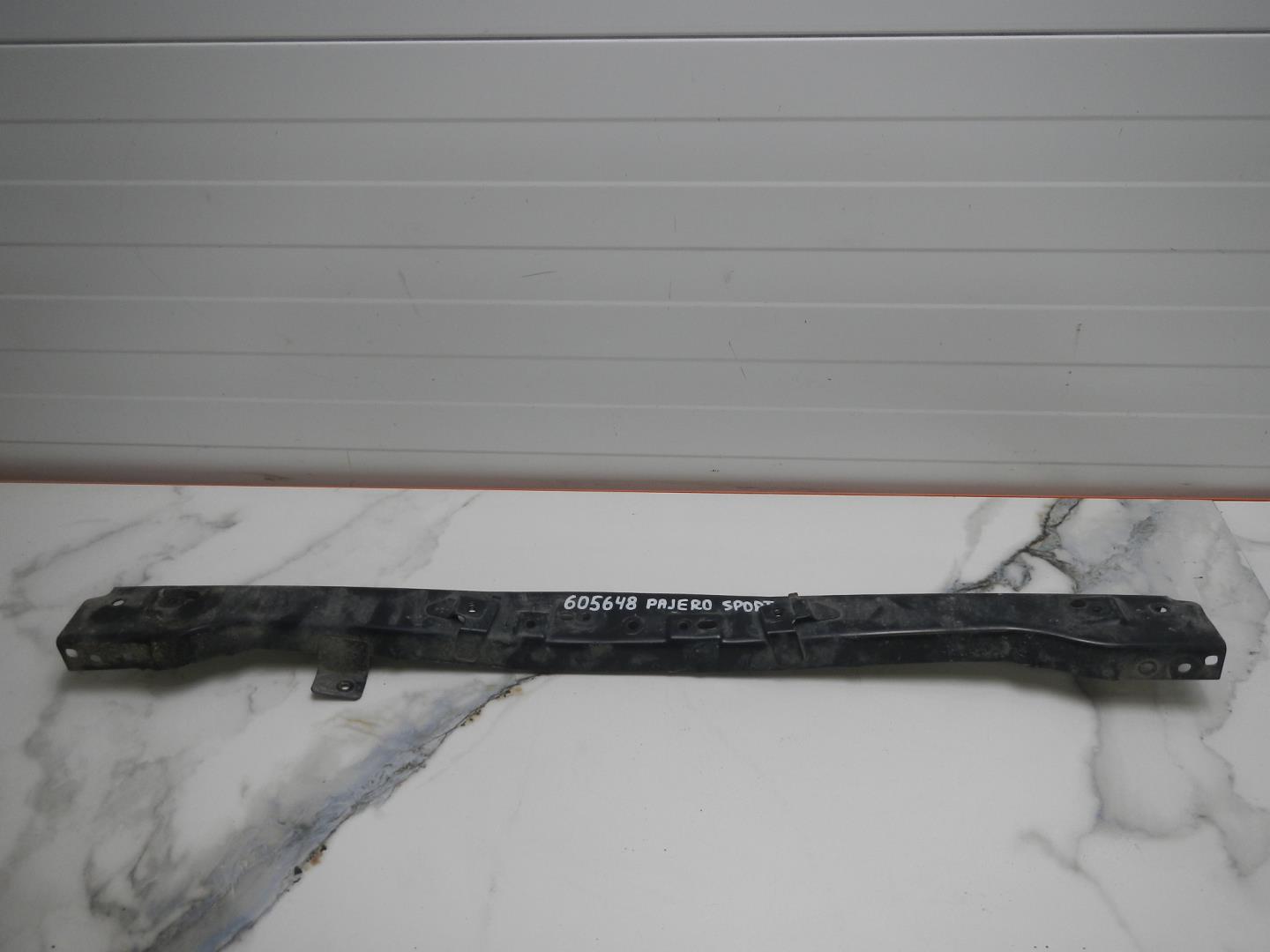 Усилитель переднего бампера