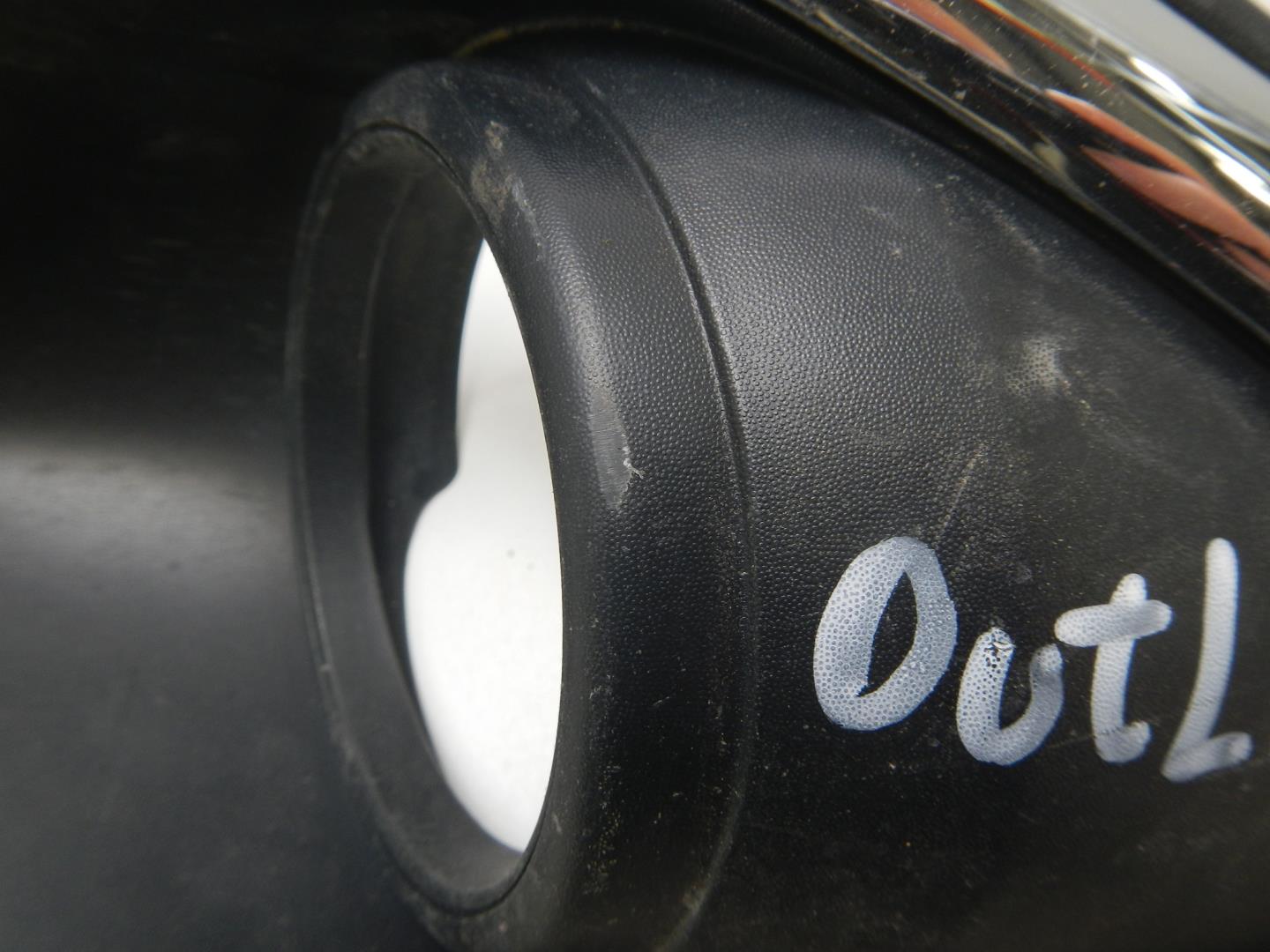 Рамка противотуманной фары левой