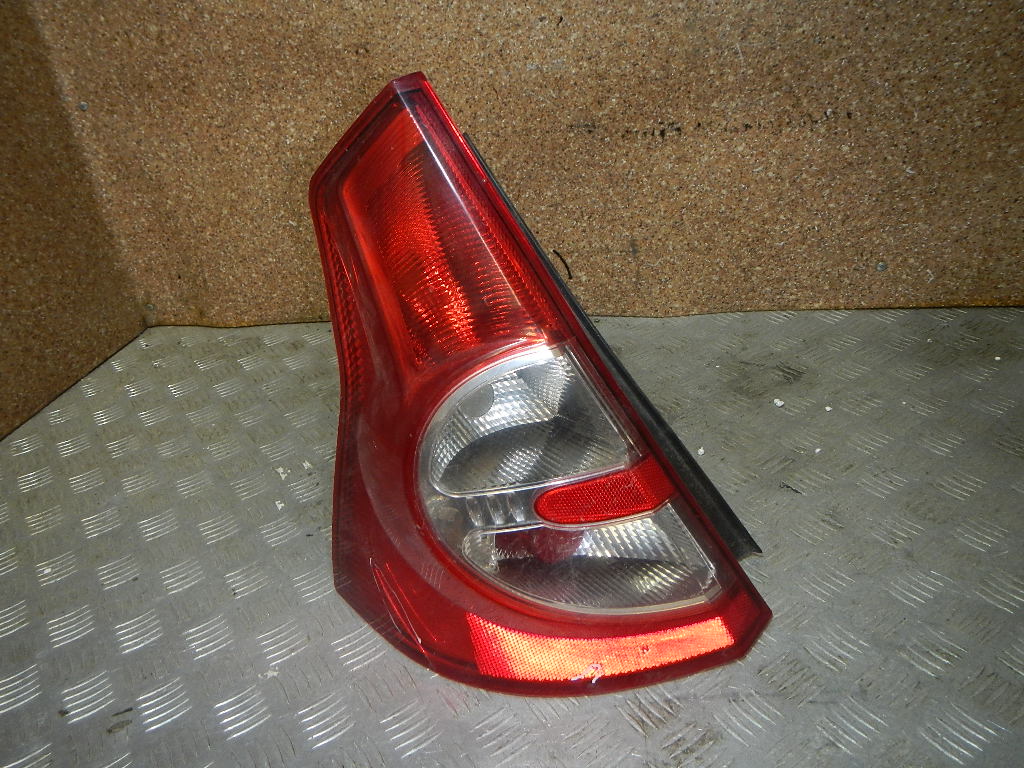 Фонарь задний левый